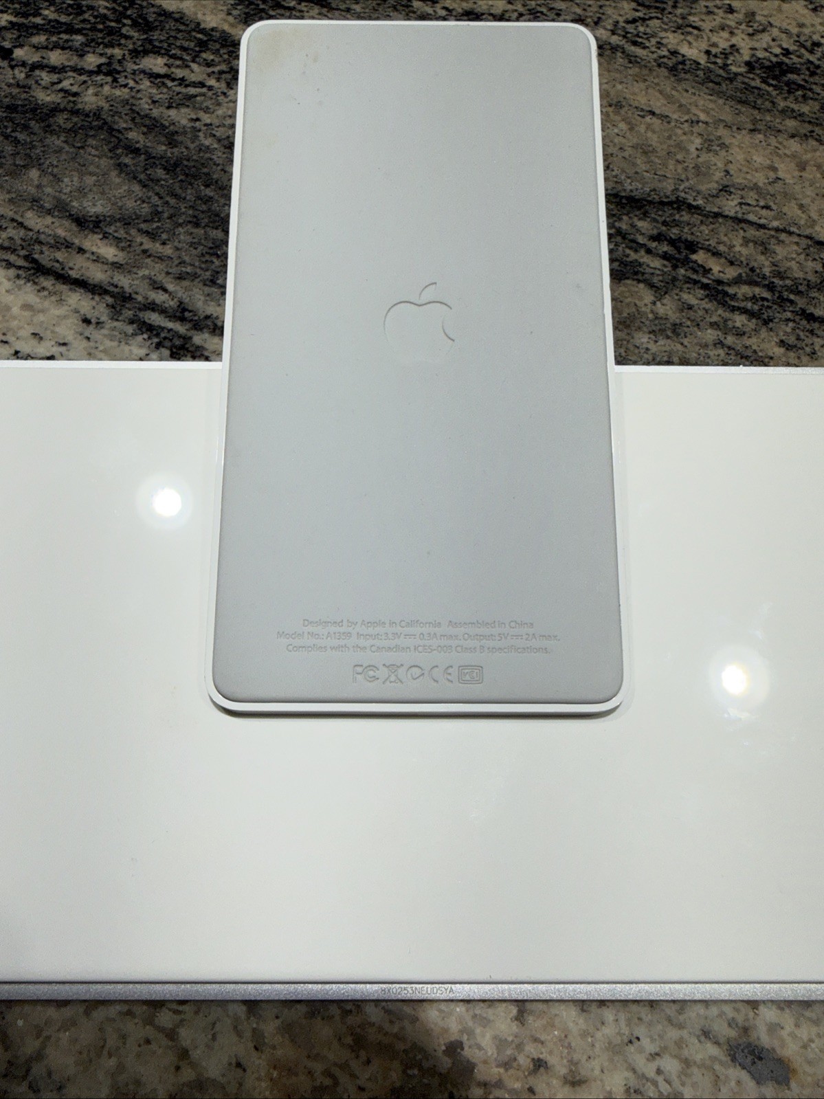 Apple OEM A1359 Keyboard Dock for Apple 30-pin Connector iPad iPhone MC533LL/A
