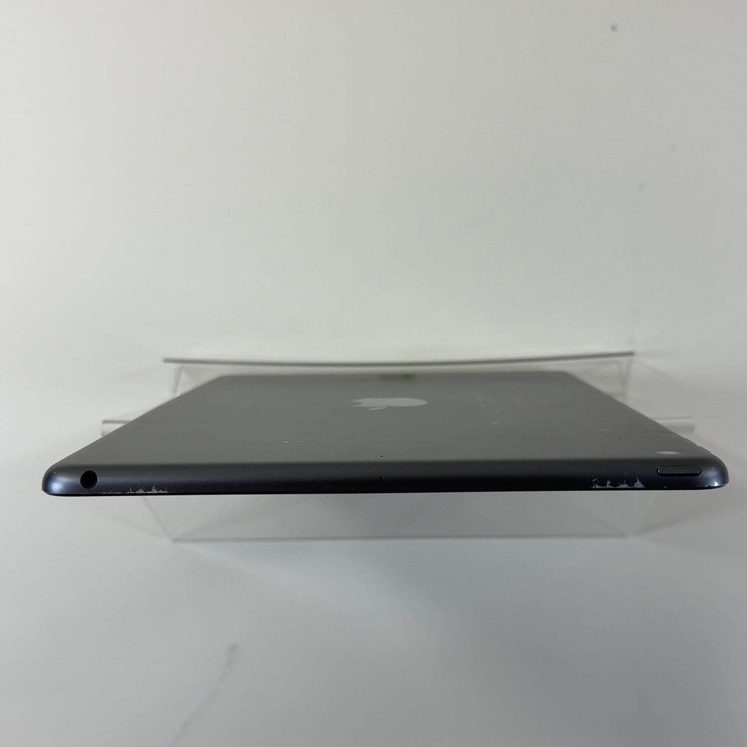 Broken WiFi Only Apple iPad 9th Gen 64GB 18.5 MK2K3LL/A READ