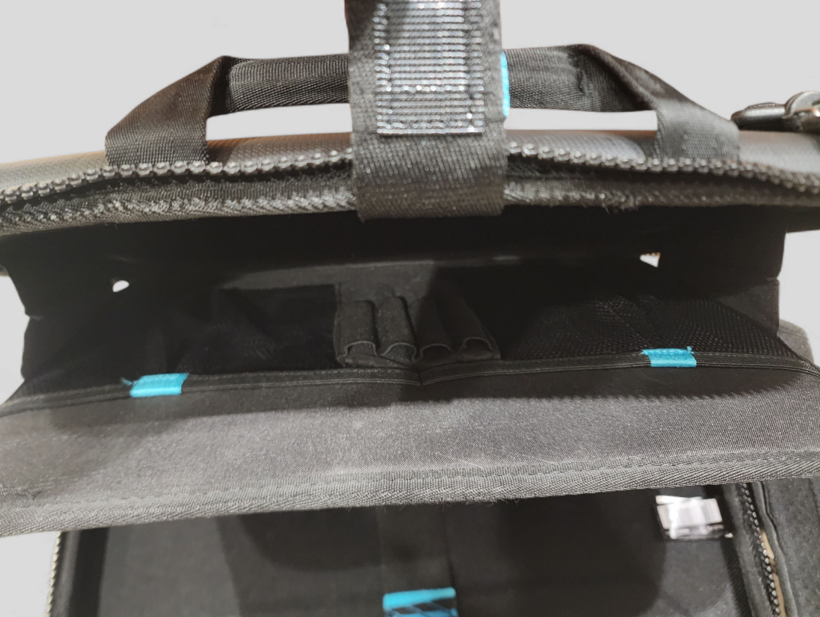 THULE GENUINE Gauntlet 4 Attaché Briefcase 14” MacBook Pro Laptop Case Black