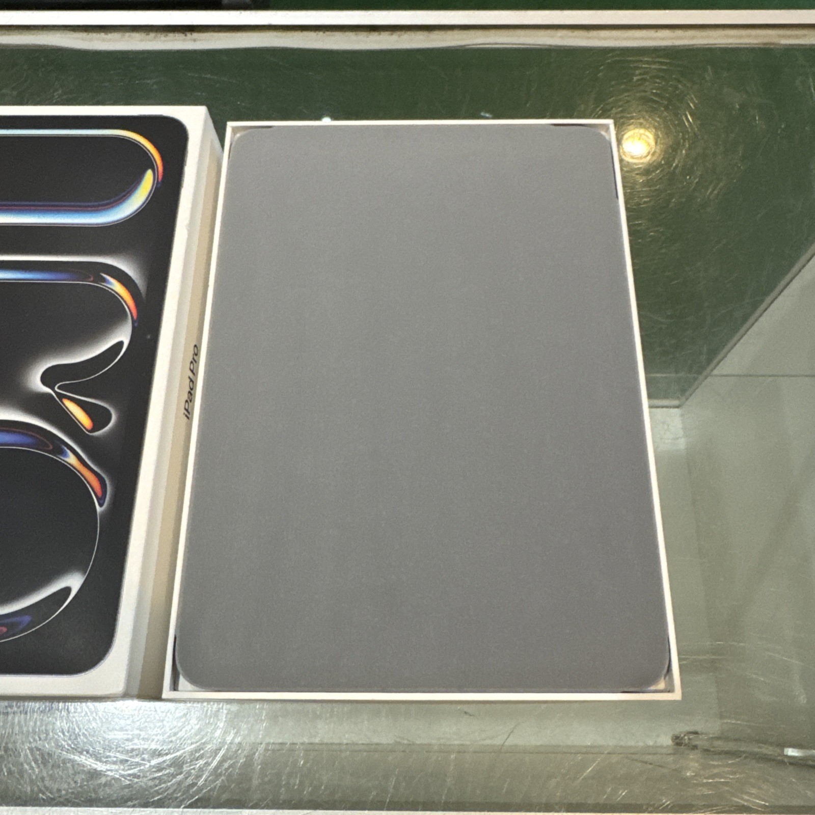 Apple iPad Pro 11″ (M5) 256GB – Wi-Fi + 5G (Unlocked) – Space Black – ME2P4LL/A