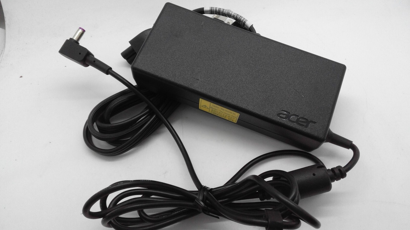 Genuine Acer Laptop Charger AC Adapter Purple Tip ADP-135KB T 19V 7.1A 135W