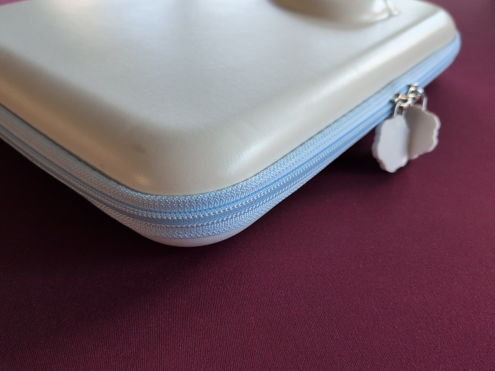 GeekShare Ipad Tablet Sleeve Carrying Bag Case – Cute Mr. Bear – White Snowflake