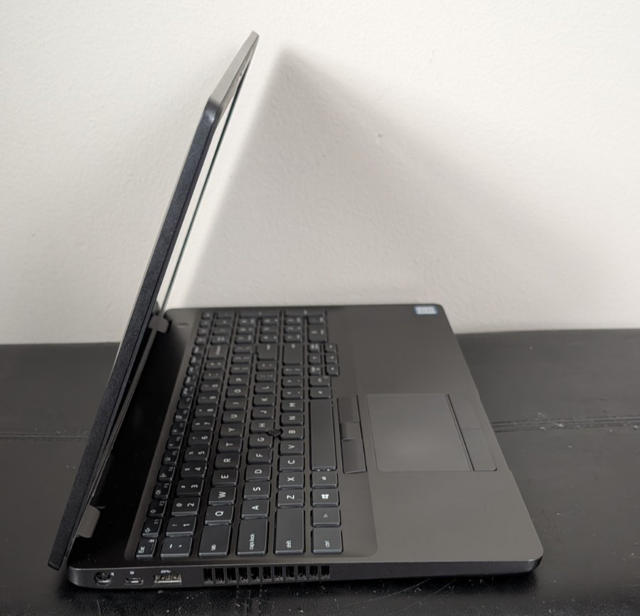 Dell Latitude 5500 15.6″ i5-8365U @1.60GHz 8GB RAM 256GB SSD