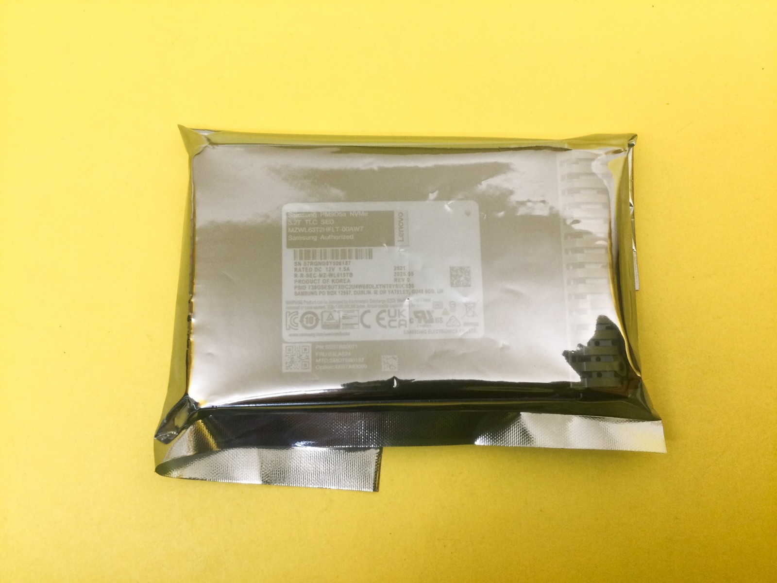 03LA524 Lenovo ThinkSystem 3.2TB Mixed Use NVMe PCIe 5.0 x4 2.5″ U.2 SSD New