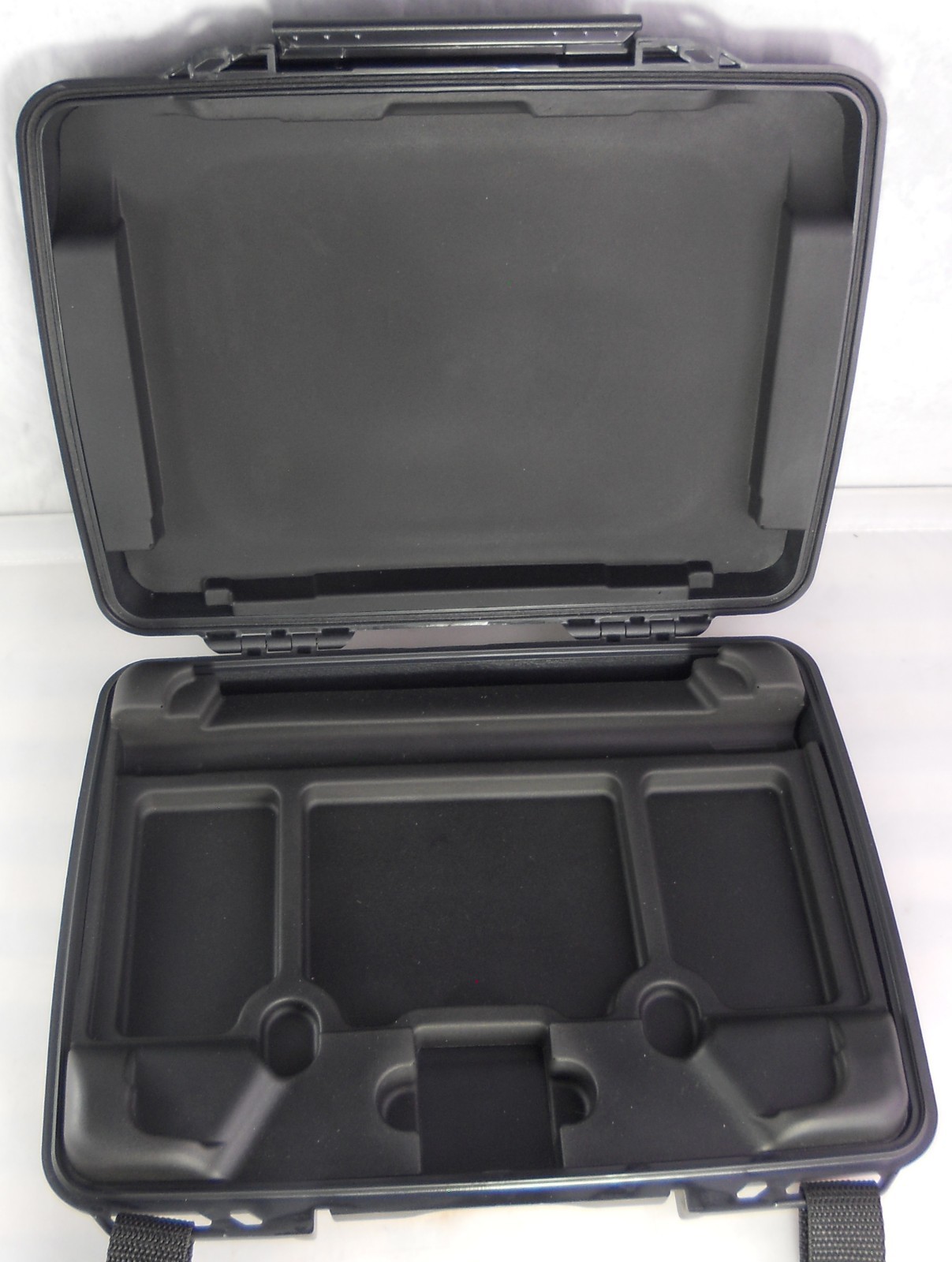 Pelican 1075 Case Hardside Tablet Electronics Container Black Strap Padded