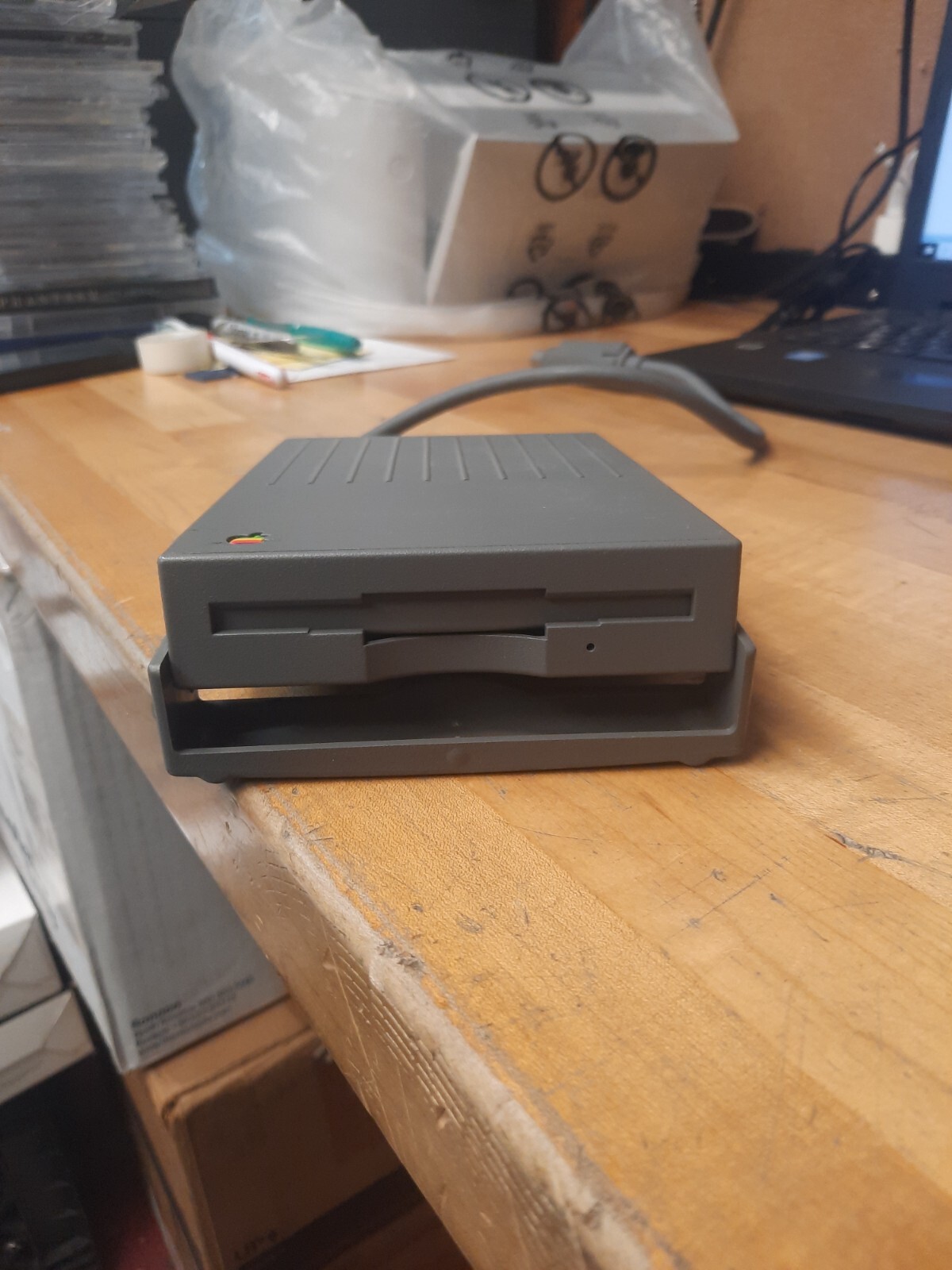 Macintosh HDI-20 External 1.4MB Floppy Disk Drive. UNTESTED SOLD AS IS.