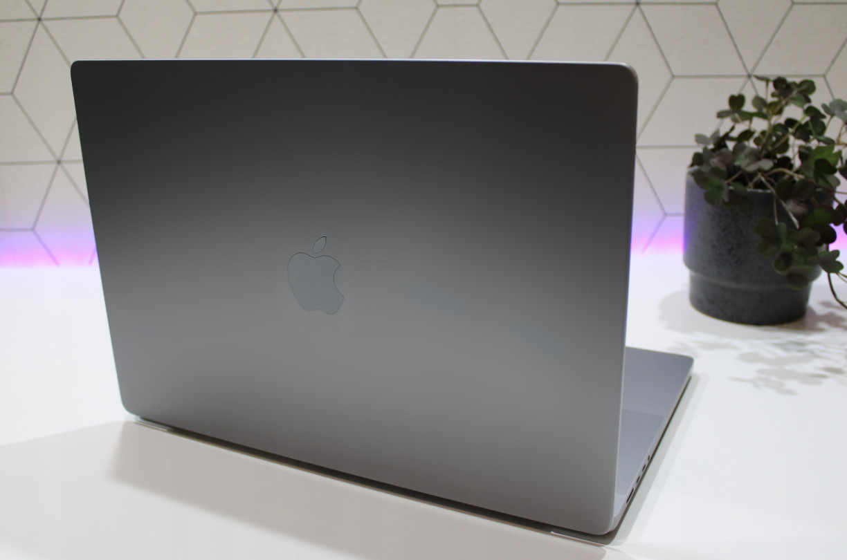 Apple MacBook Pro 16″ 2021 M1 Pro 10-Core GPU-16 16GB 512GB Tahoe 2025 EXCELLENT