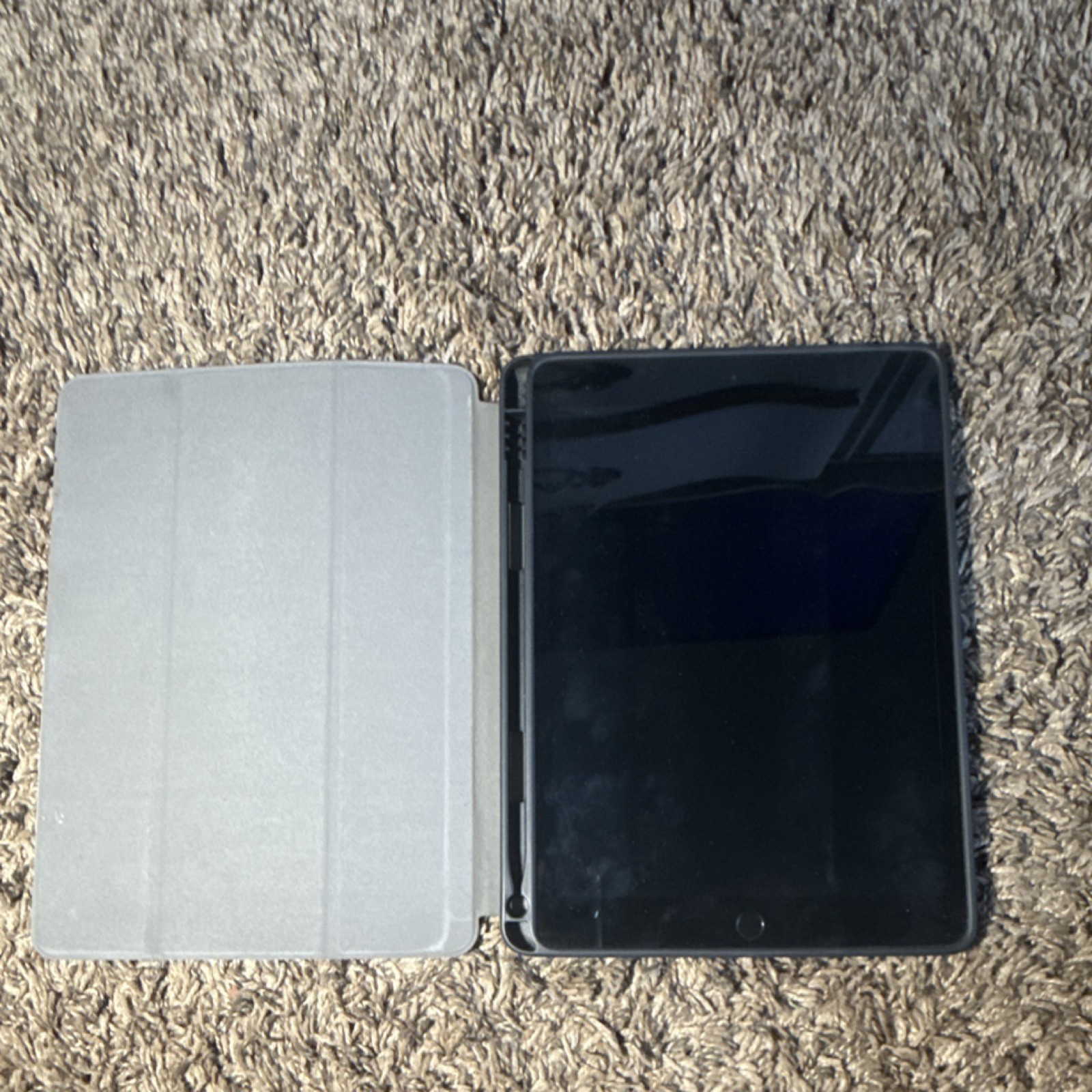 Apple iPad Tablet Space Gray Touchscreen Built-In Front Camera