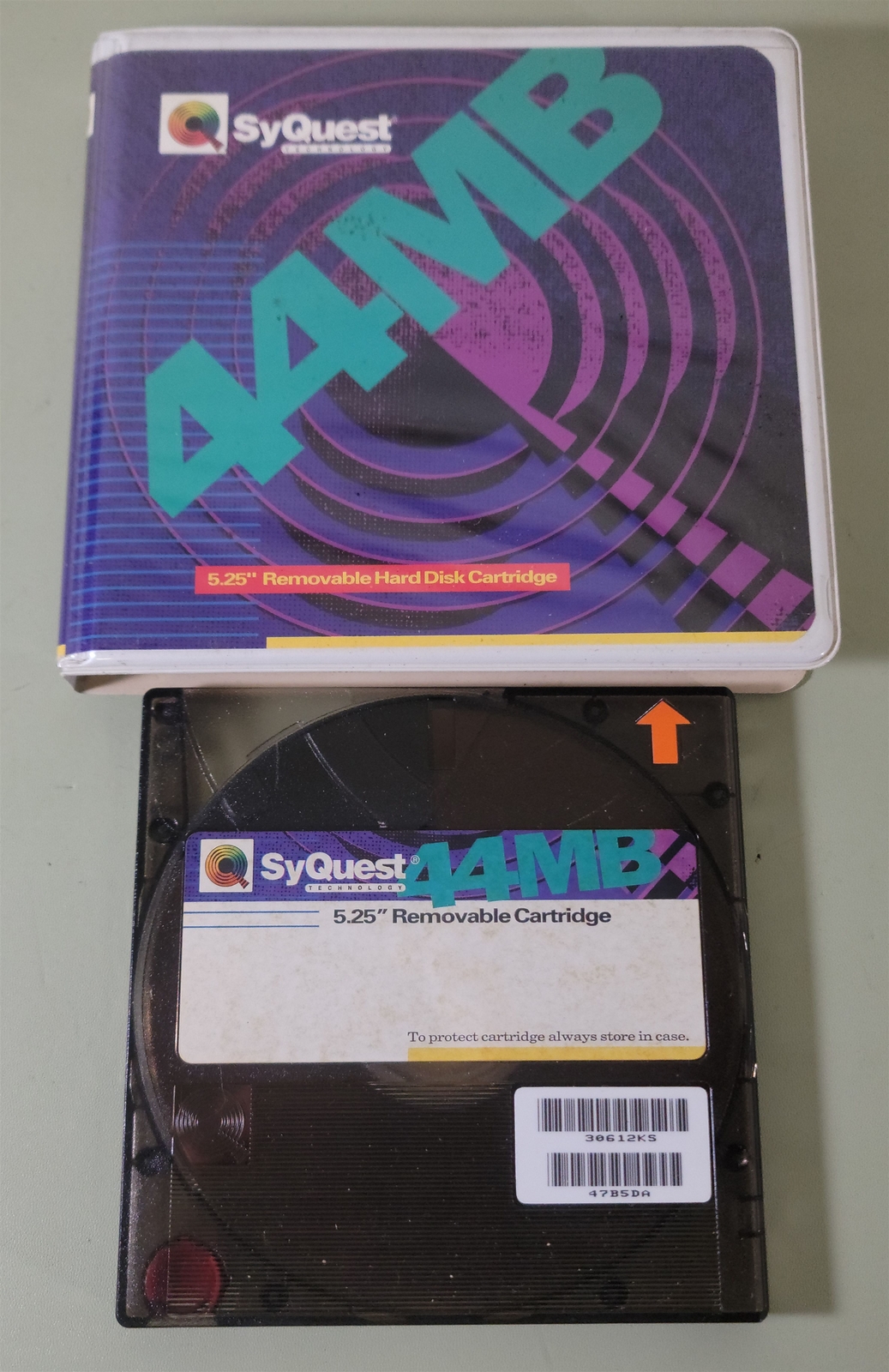 SyQuest SQ400 5.25″ Removable Hard Disk Cartridge – 44MB