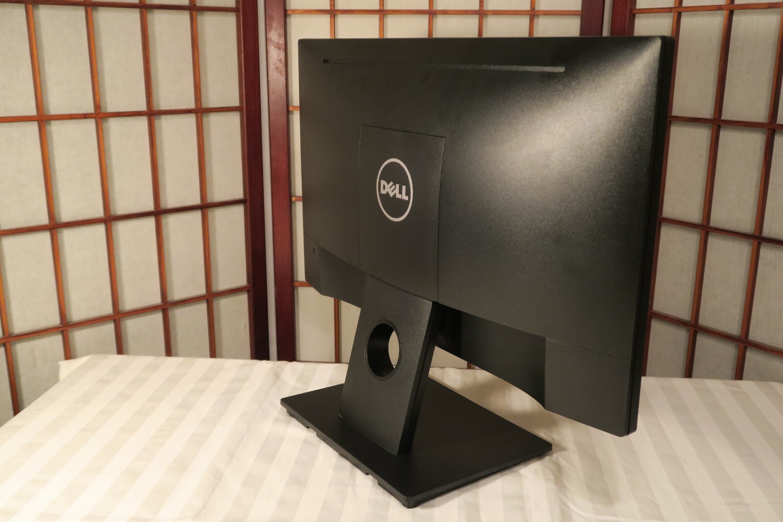 DELL E2016H 20″ 1600 x 900 LCD LED Backlit Monitor with Stand