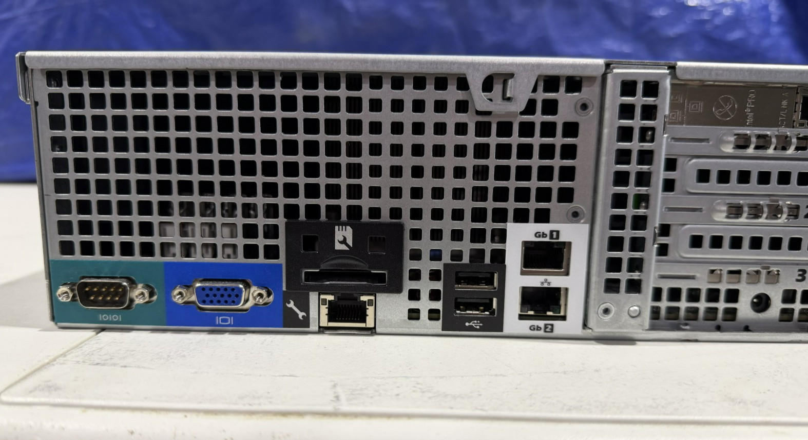 Dell PowerEdge R510 2x Xeon X5650 @ 2.66GHz No Hard-drive See Description