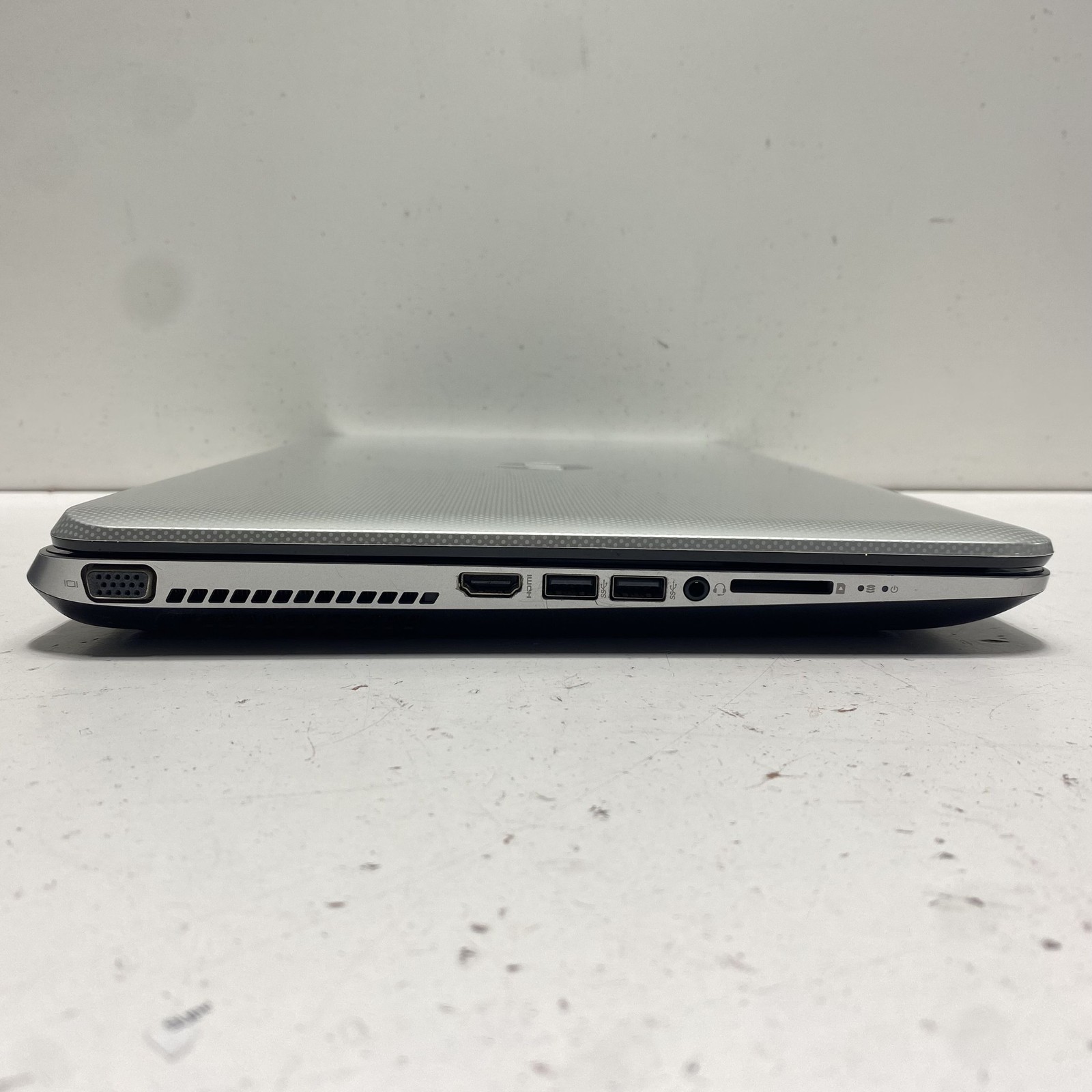 HP Pavilion 17-e019dx 17.3″ Intel Core i3 Laptop No Hard Drive No OS Powers On