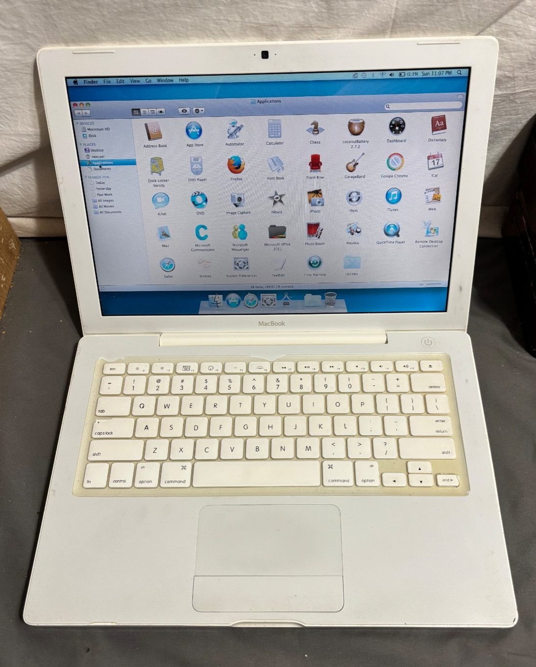 Vtg APPLE 13″ MACBOOK 160GB OS-X Laptop computer A1181 2G RAM 1.83MHz Core Duo
