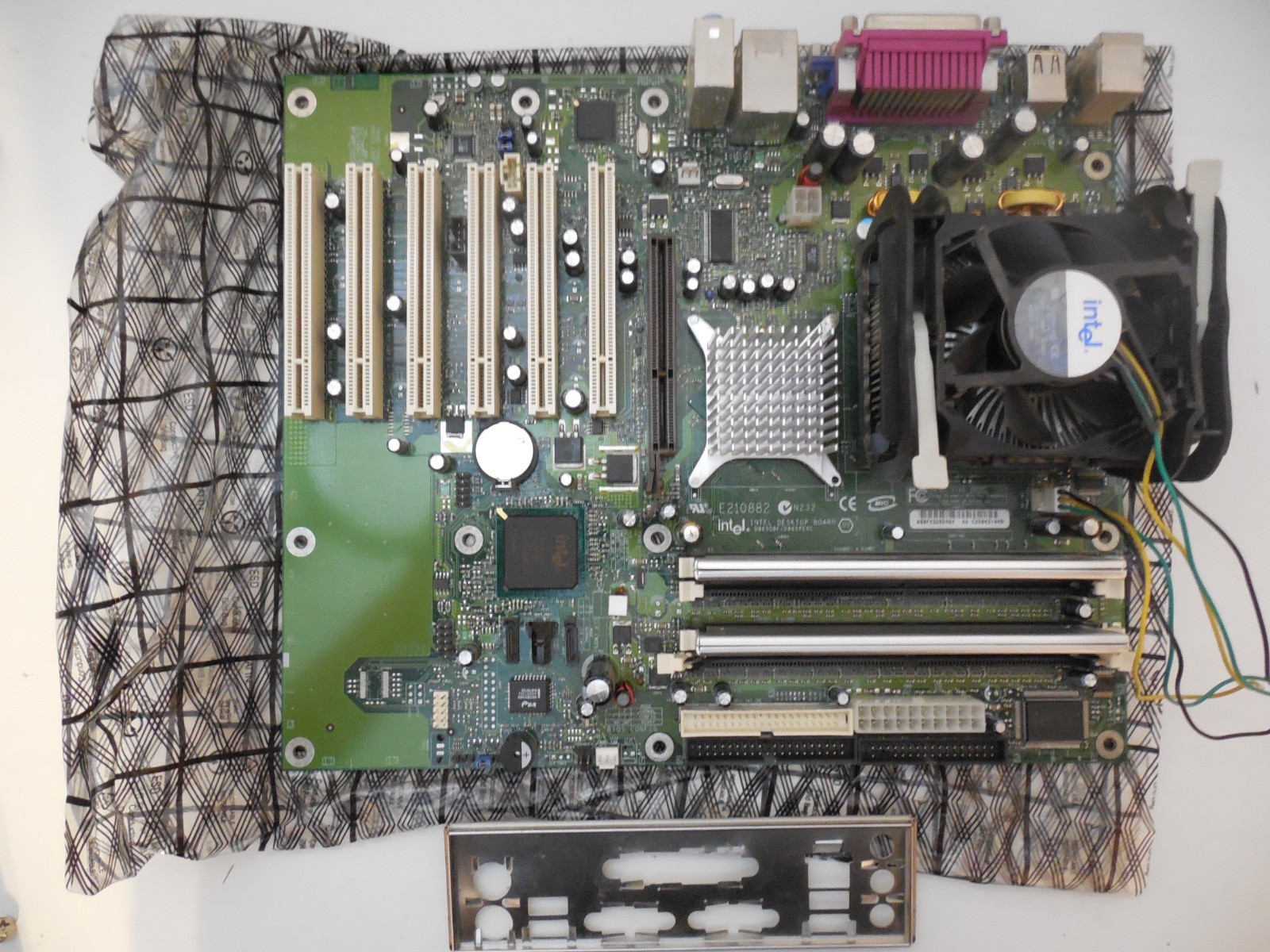 Intel D865GBF D865PERC Socket mPGA478B Motherboard P4 2.8GHz 1024MB DDR 2(512mb)