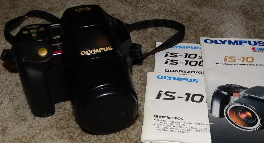 OLYMPUS IS-10 DLX FILM 35mm CAMERA w/ INSTRUCTIONS + 528-110mm 1:4.5-5.6 LENS