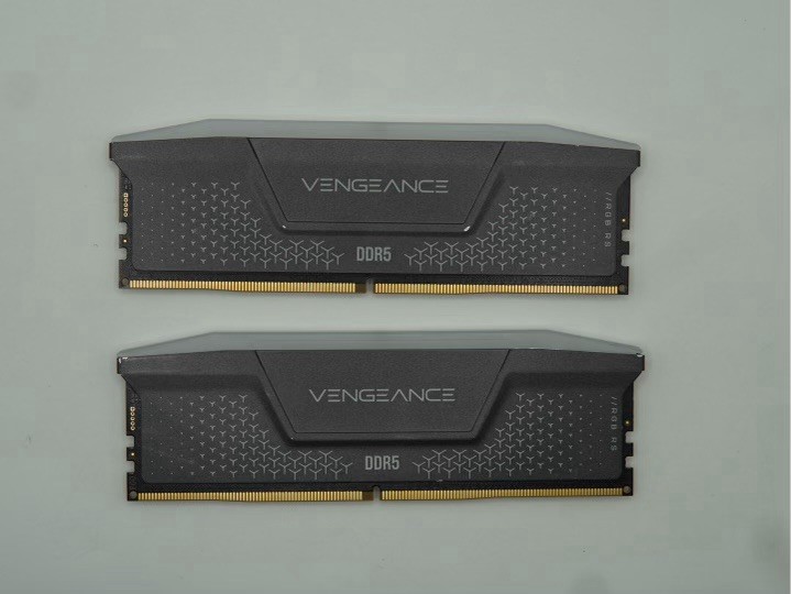 CORSAIR Vengeance RGB DDR5 RAM 32GB (2x16GB) 5600MHz CL40-40-40-77..