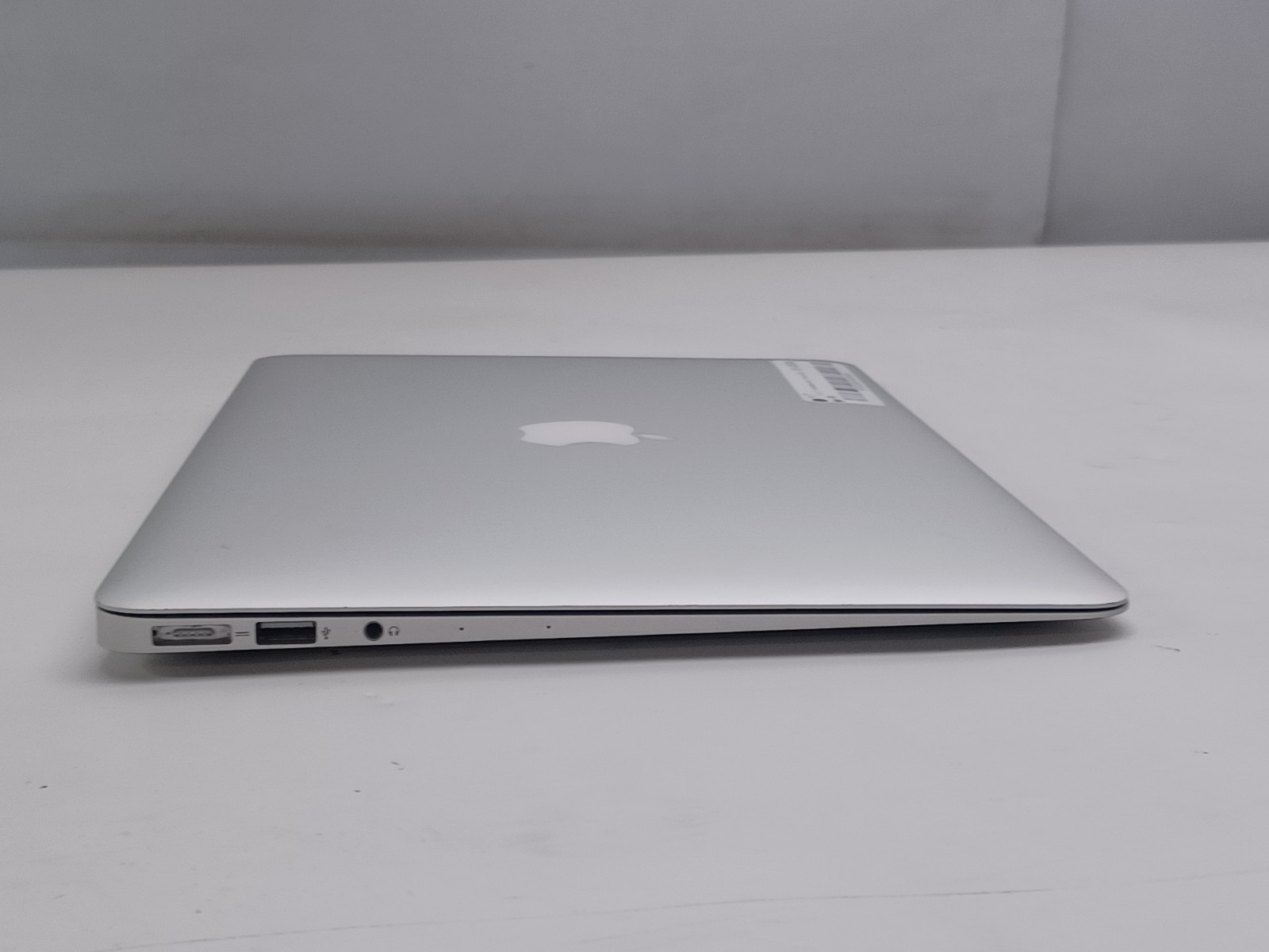 Apple Macbook Air 2017 8GB RAM 256GB SSD i5-5350U 2017 Refurbished