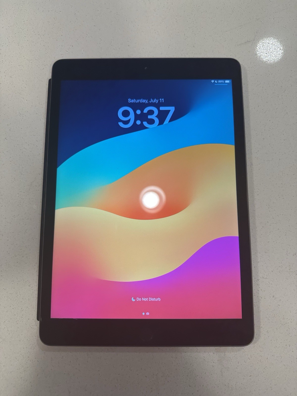 Apple iPad 7th Gen 32GB WiFi Smart Cover Bundle SEE DESCRIPTION Fully Functional