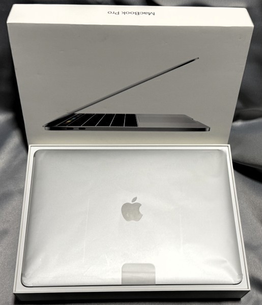 Apple MacBook Pro 13.3 in Intel i5 2.90 GHz, 256 GB 8 GB (A1706) 4 Thunderbolt