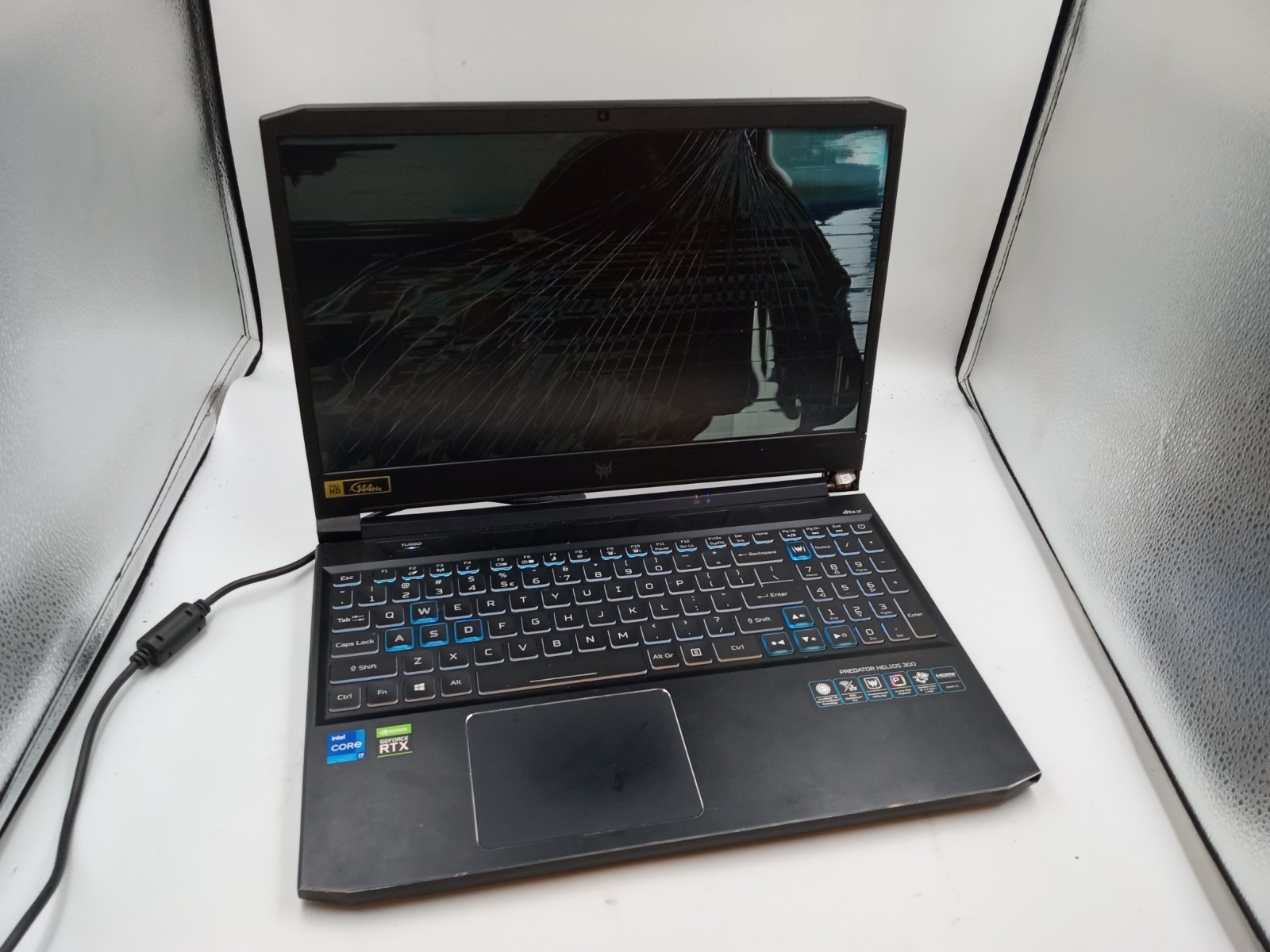 Acer Predator Helios PH315-54 15.6″ i7-11800H Nvidia RTX 3060 – CRACKED – READ!!