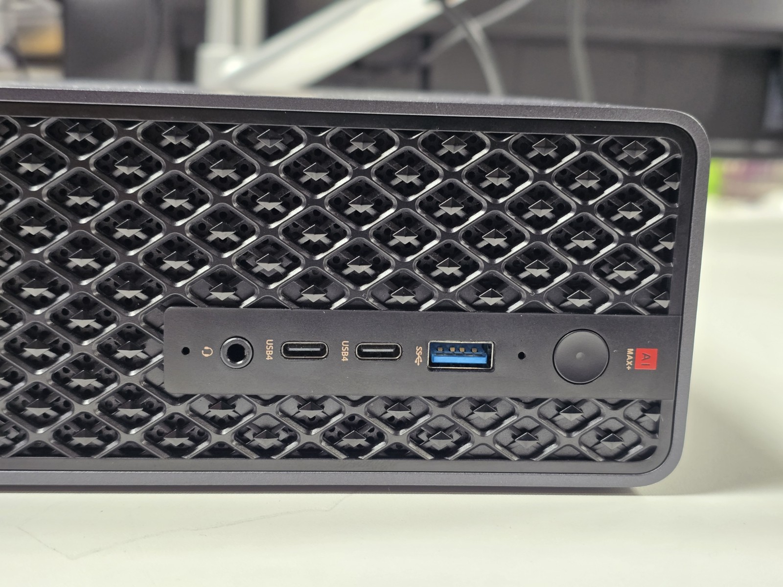 MINISFORUM MS-S1 Max PC AMD Ryzen AI Max+ 395, AMD Radeon 128gb 2TB SSD