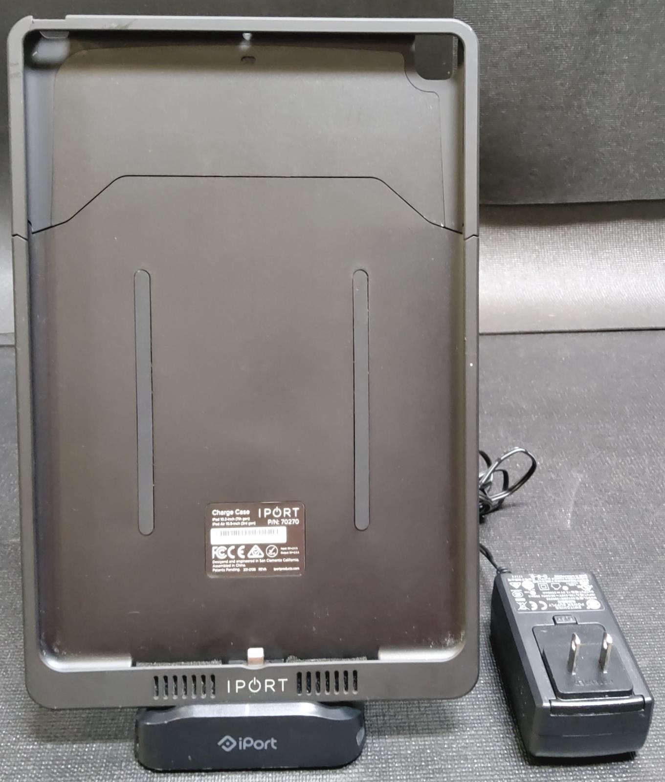IPORT Charge Case 70270 and Charge Stand 2 70235