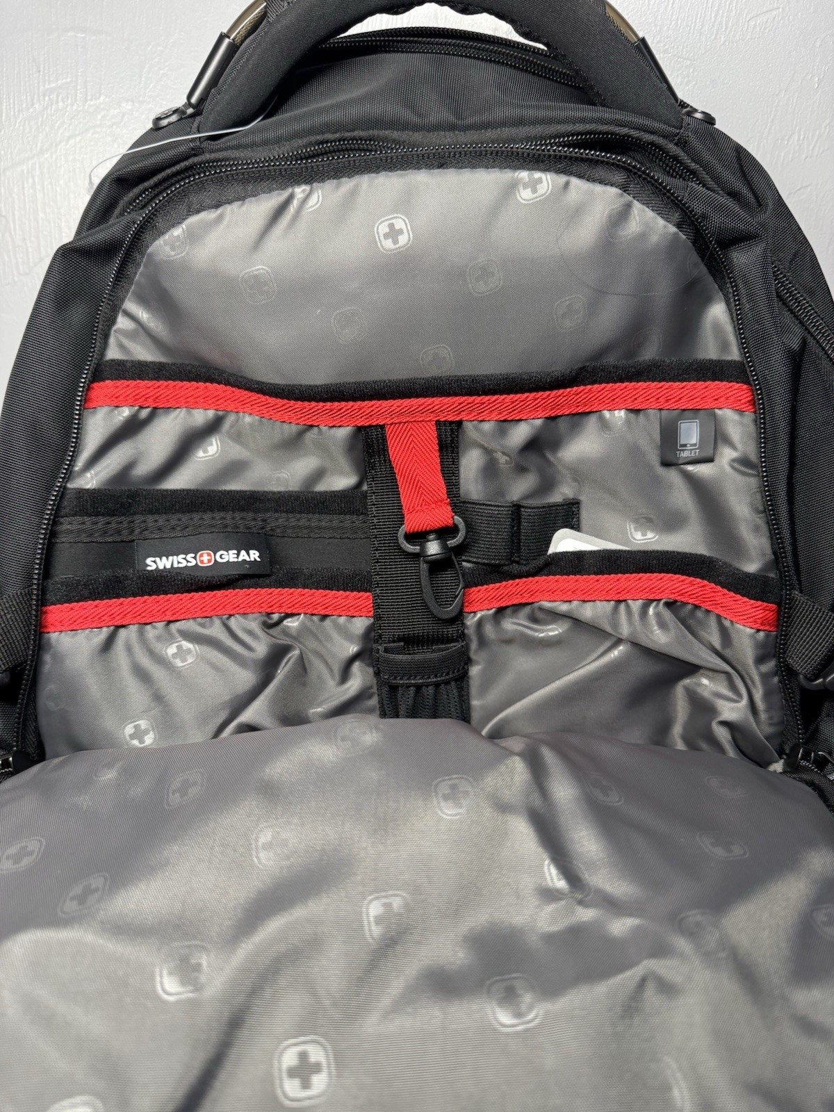 SwissGear Black Solid Backpack for Tablet, Padded Straps, Organizer Compartments