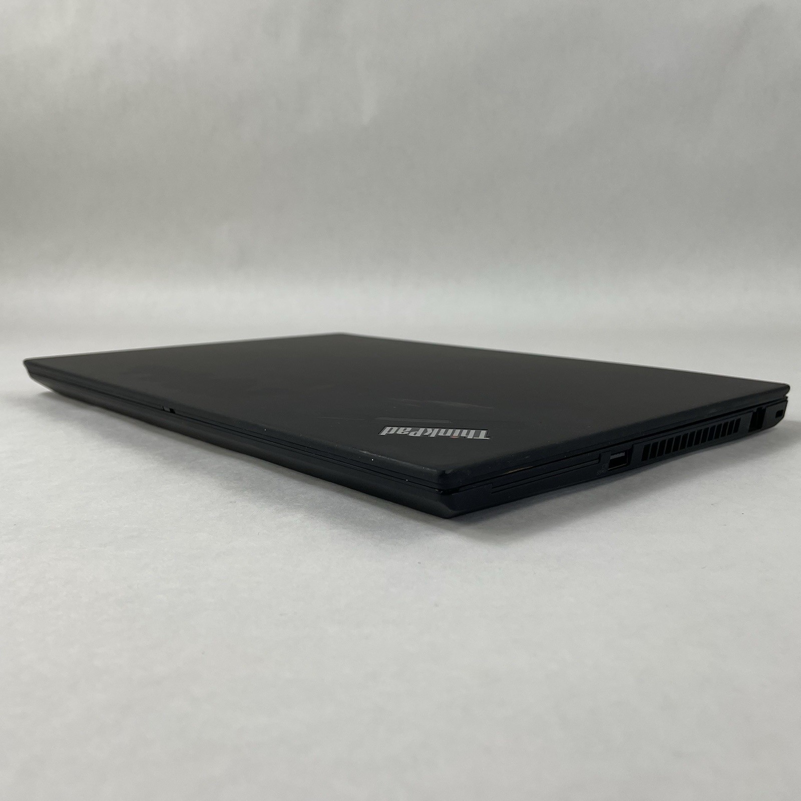 Lenovo ThinkPad T490 14″ i5-8365U 1.60 GHz 8 GB RAM No SSD/OS/AC – Chipped Palm
