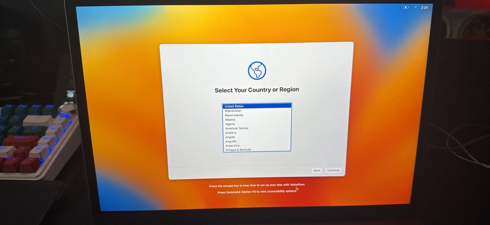 Apple MacBook Pro 13 in 2017 Space Gray/Intel Core i5 2.30 GHz, 256 GB 8 GB…