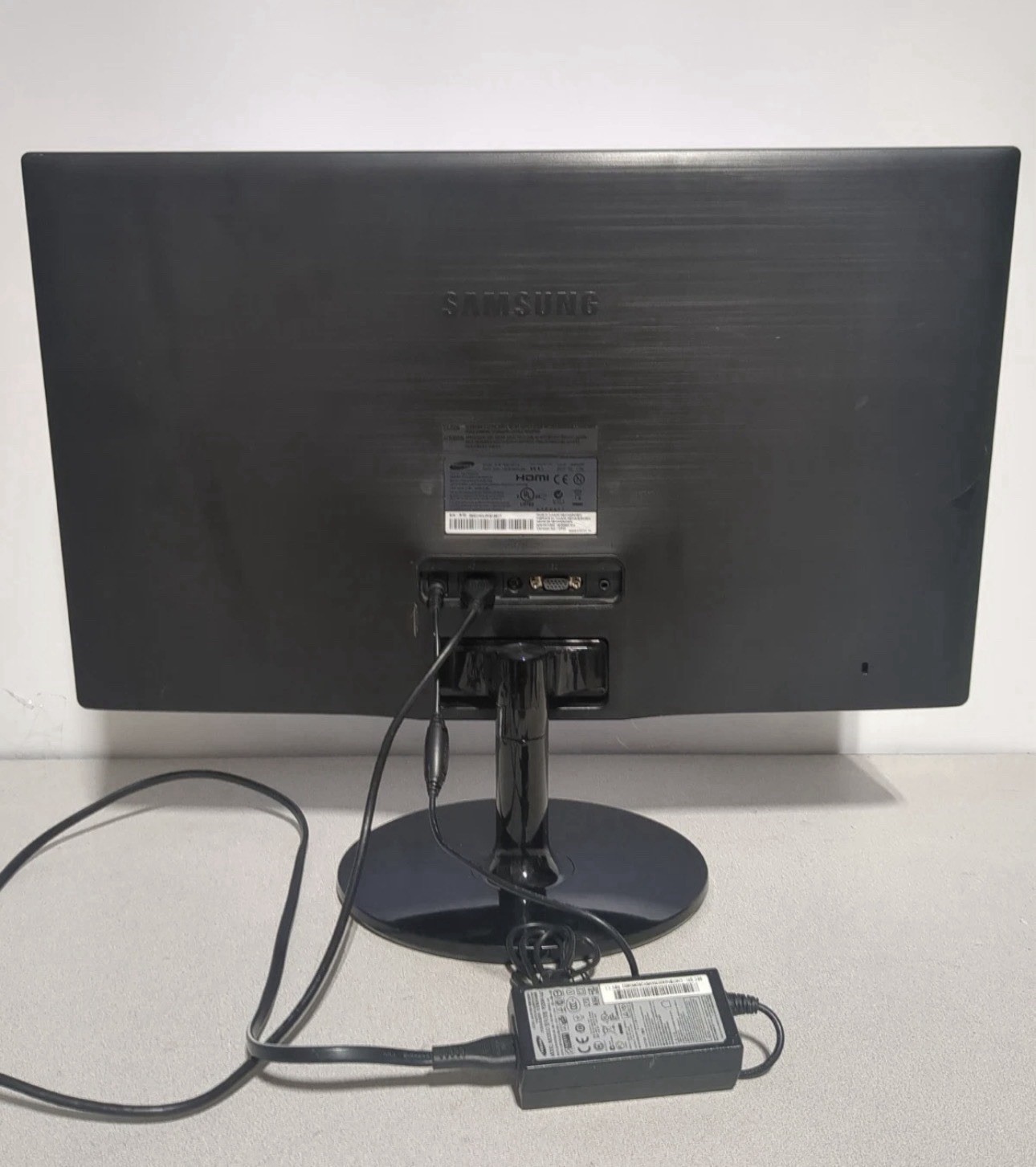 Samsung – 390C Series 27″ LED Curved FHD AMD FreeSync 60Hz Monitor.