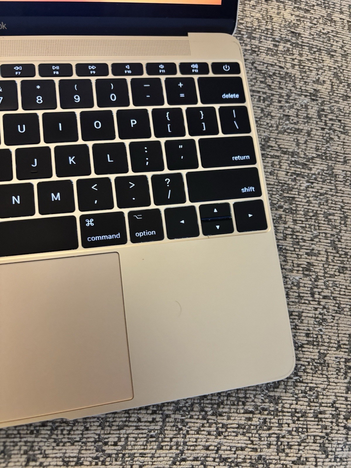 12″ Mid 2017 Macbook Rose Gold, 1.2 GHz M3, 8GB RAM, 256GB SSD, MacOS 13.7.8