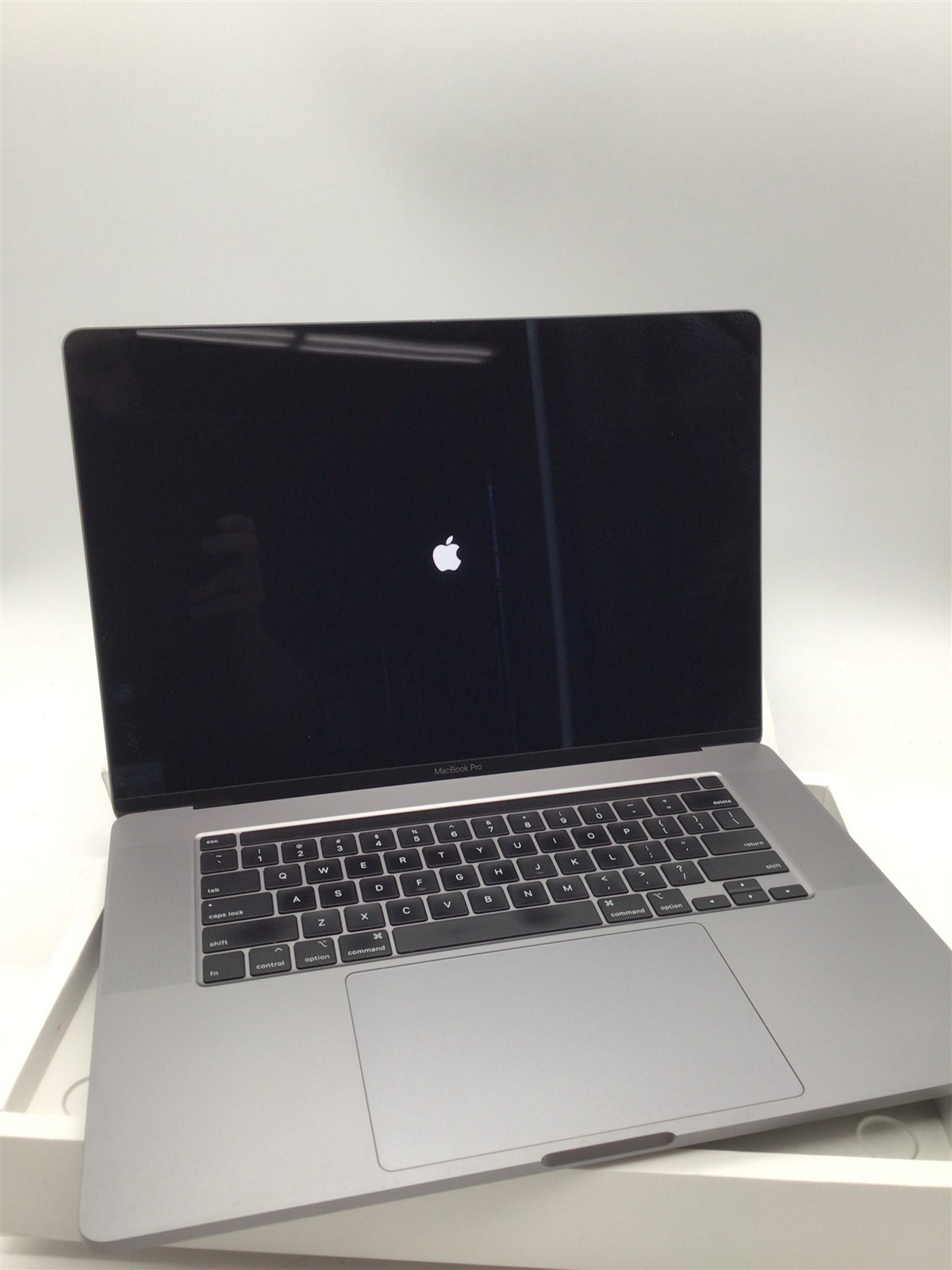 Apple Macbook Pro 16″ A2141 i7-9750H 2.60GHz/32GB RAM/512GB NVMe