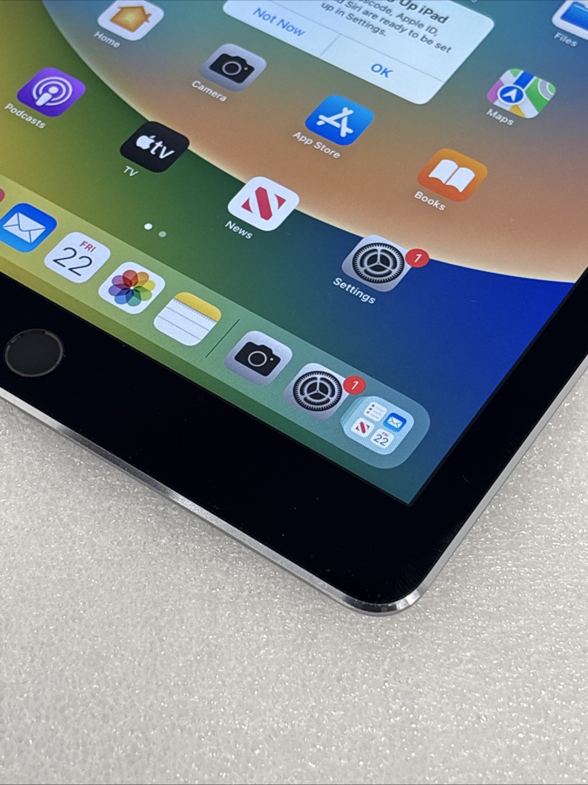 Apple iPad Pro 1st Gen. A1673, 32GB, Wi-Fi, 9.7″ – Space Gray