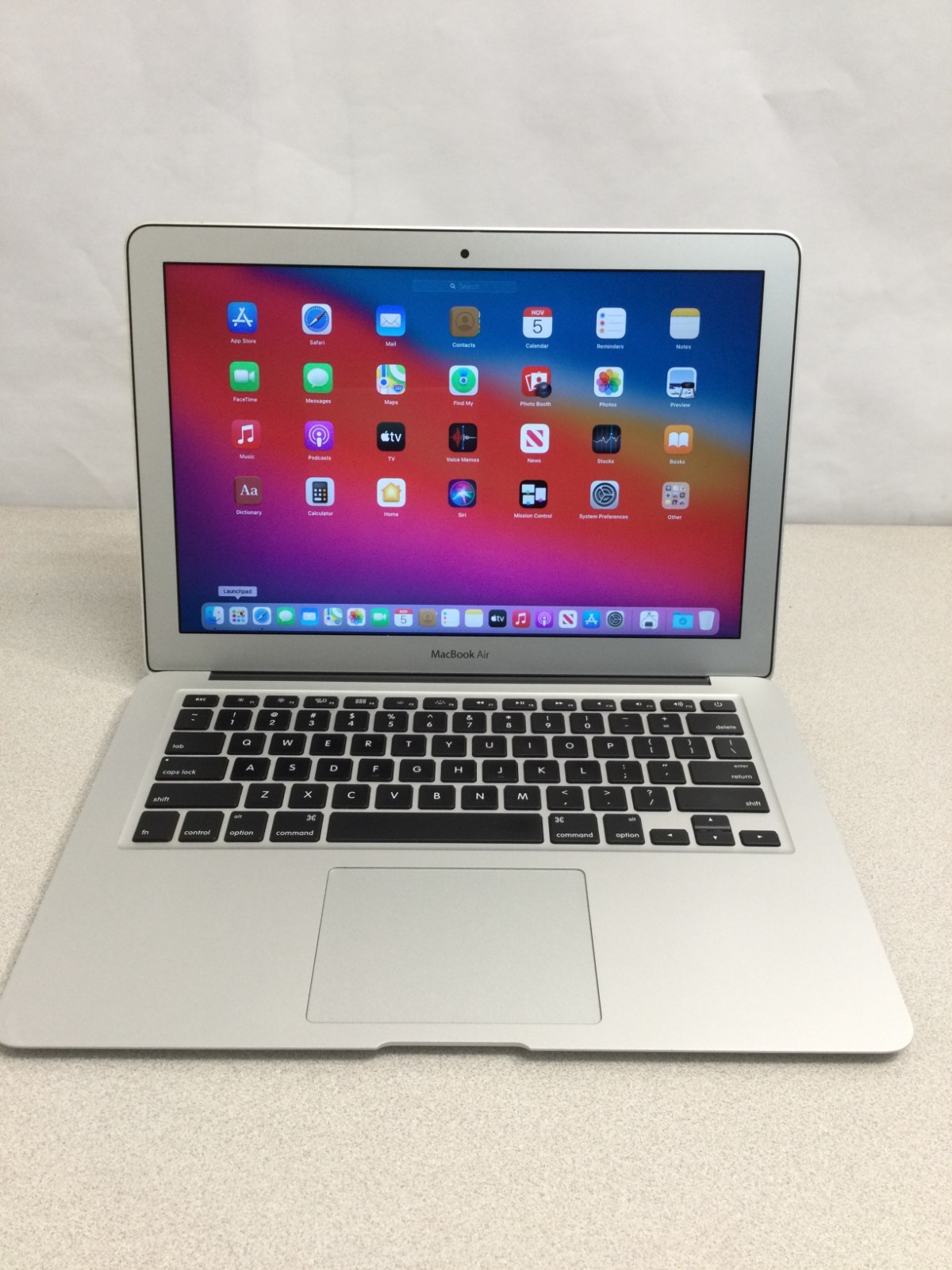 MacBook Air 13.3 in (128GB SSD, Intel Core i5 5th. Gen., 1.6GHz, 4GB RAM)