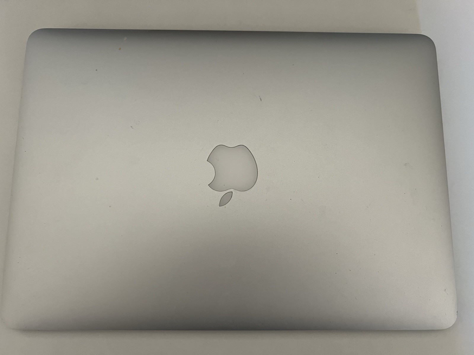 Apple MacBook Air 13.3″ (128GB SSD, Intel Core i5 5th Gen., 1.80 GHz, 8GB)…