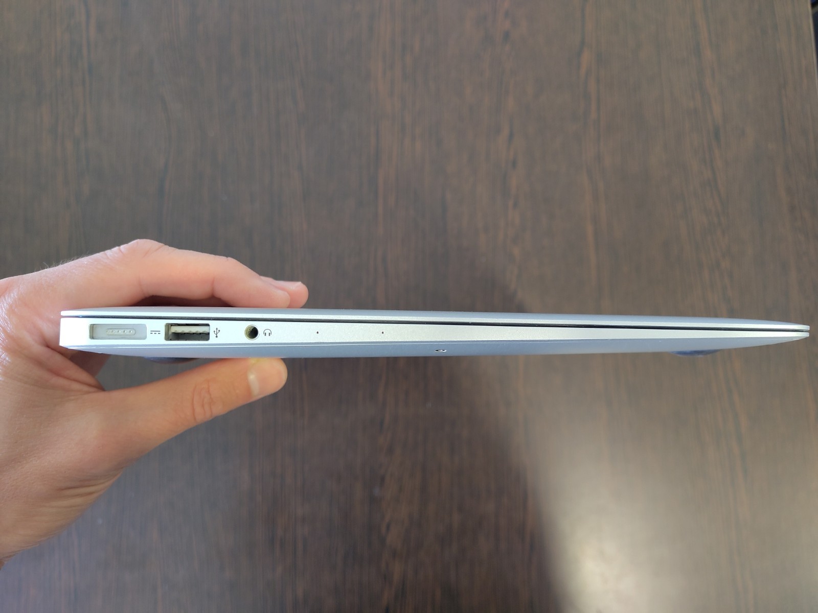 Apple MacBook Air 13.3” 2017 (256GB SSD, Intel Core i5 5th Gen 1.8GHz, 8GB RAM)