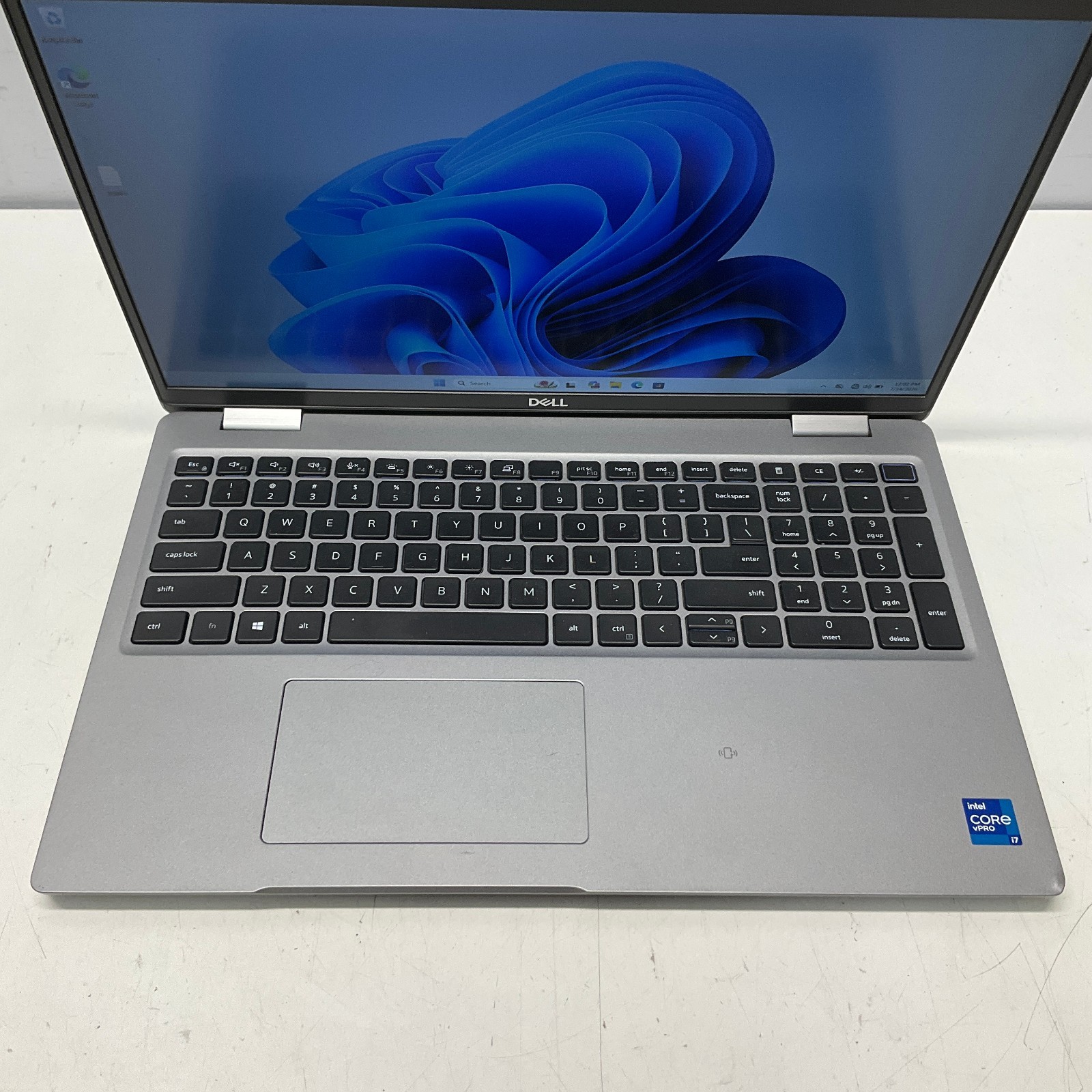 Dell Latitude 5520 15.6″ i7-1185G7 1.8GHz 4GB 128GB SSD Windows 11 Pro Laptop