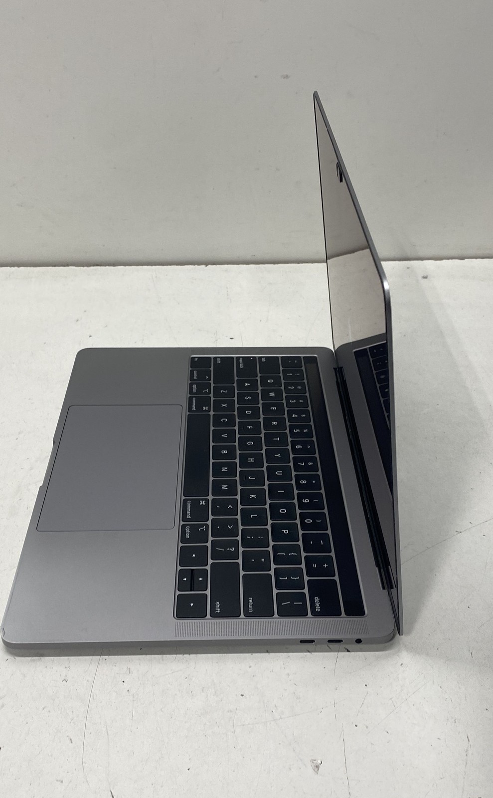 Apple MacBook Pro A1989 13″ Intel 256GB SSD Space Gray macOS Sequoia Tested