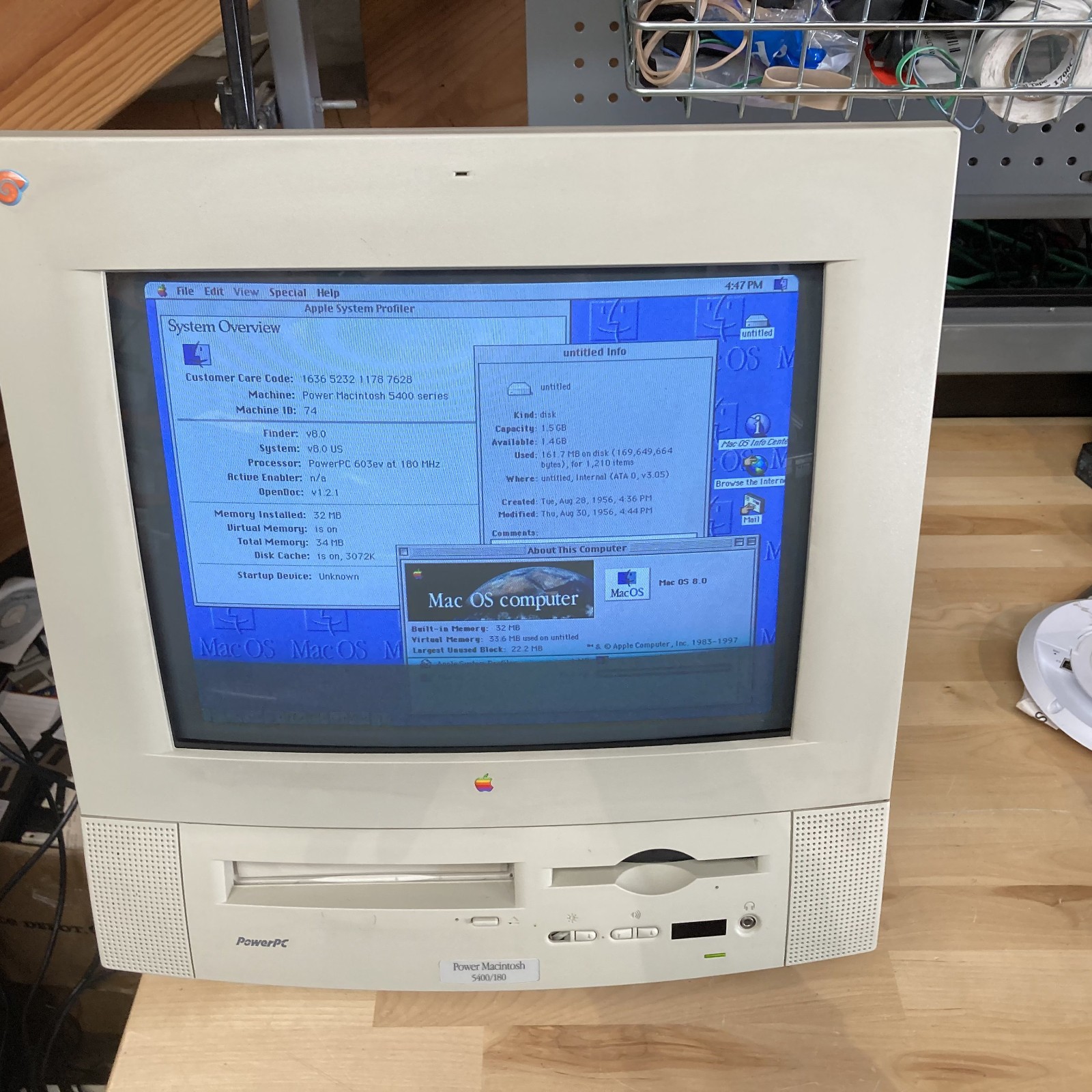 Apple Power Macintosh 5400/180 180MHz PowerPC M3046 Mac OS 8 1.5GB HDD 32MB RAM