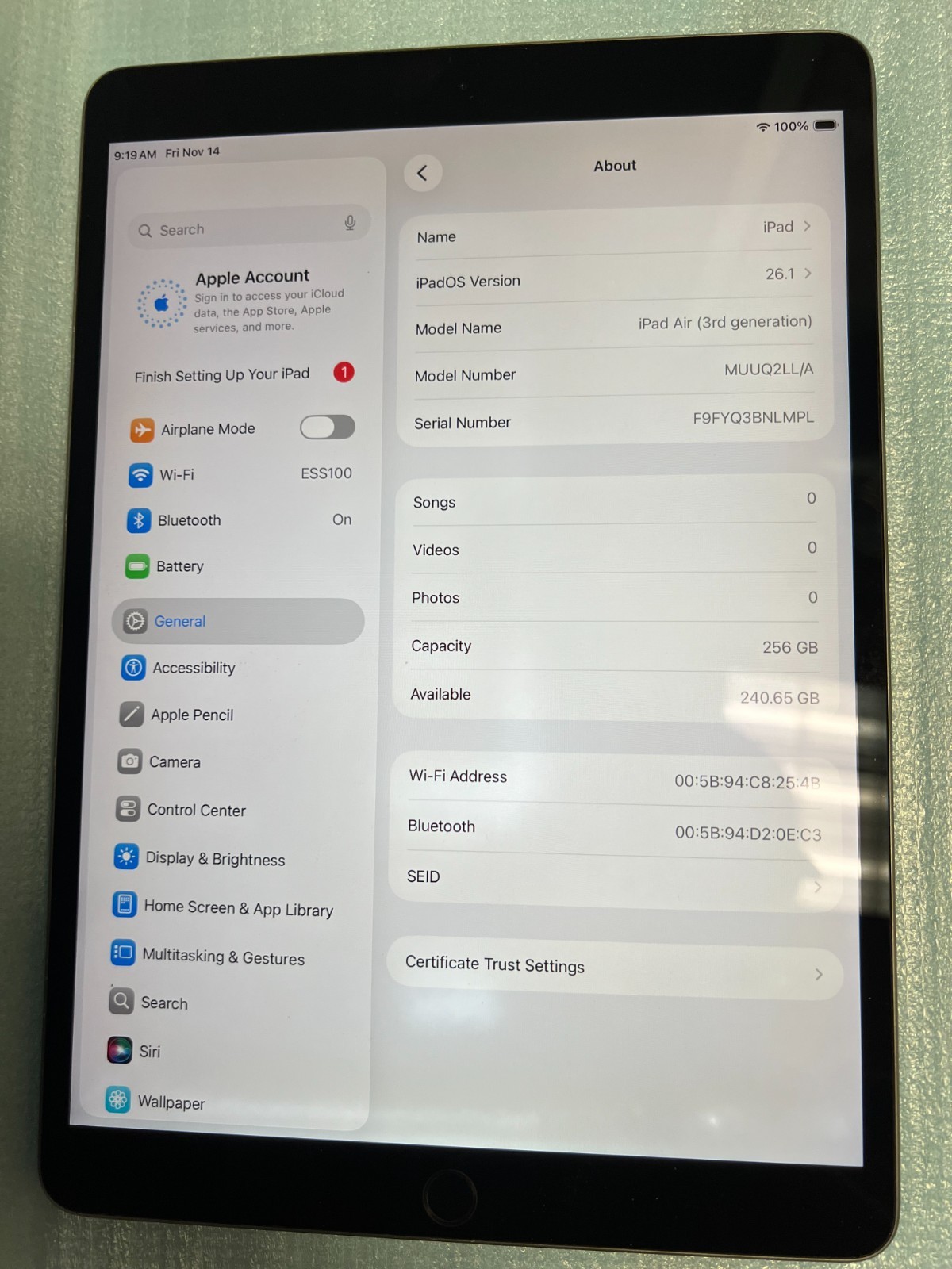 Apple iPad Air 3rd Generation 256GB MUUQ2LL/A Space Gray – WiFi – Grade B