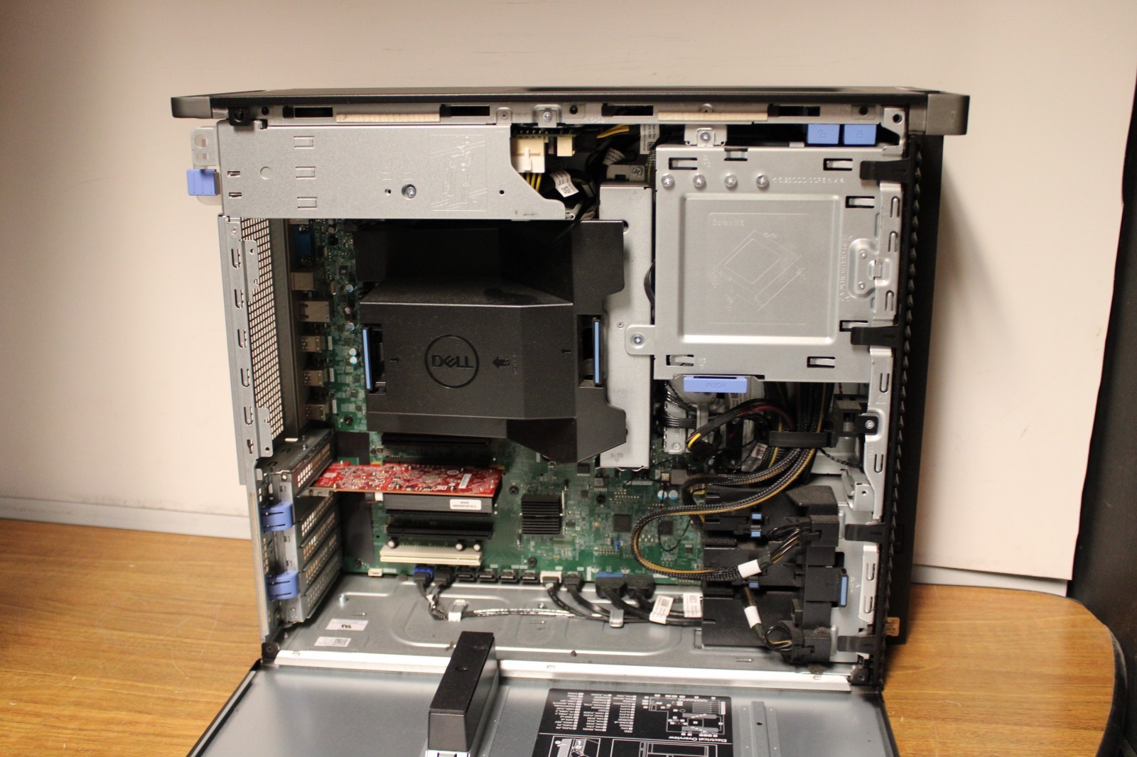 Dell Precision 5820 10-Core i9-10900X 4.70Ghz 32Gb RAM 256Gb Radeon Win 11 IN