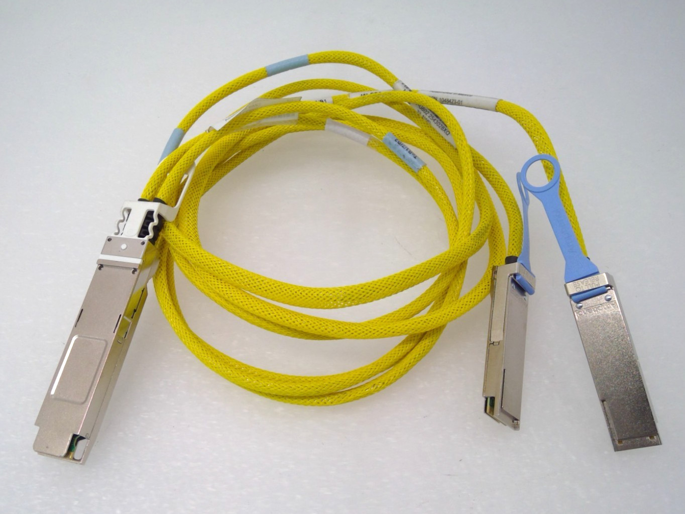 Amphenol 800G OSFP to 2x 400G OSFP Breakout Passive DAC 2M 32AWG NDVRY1-G602