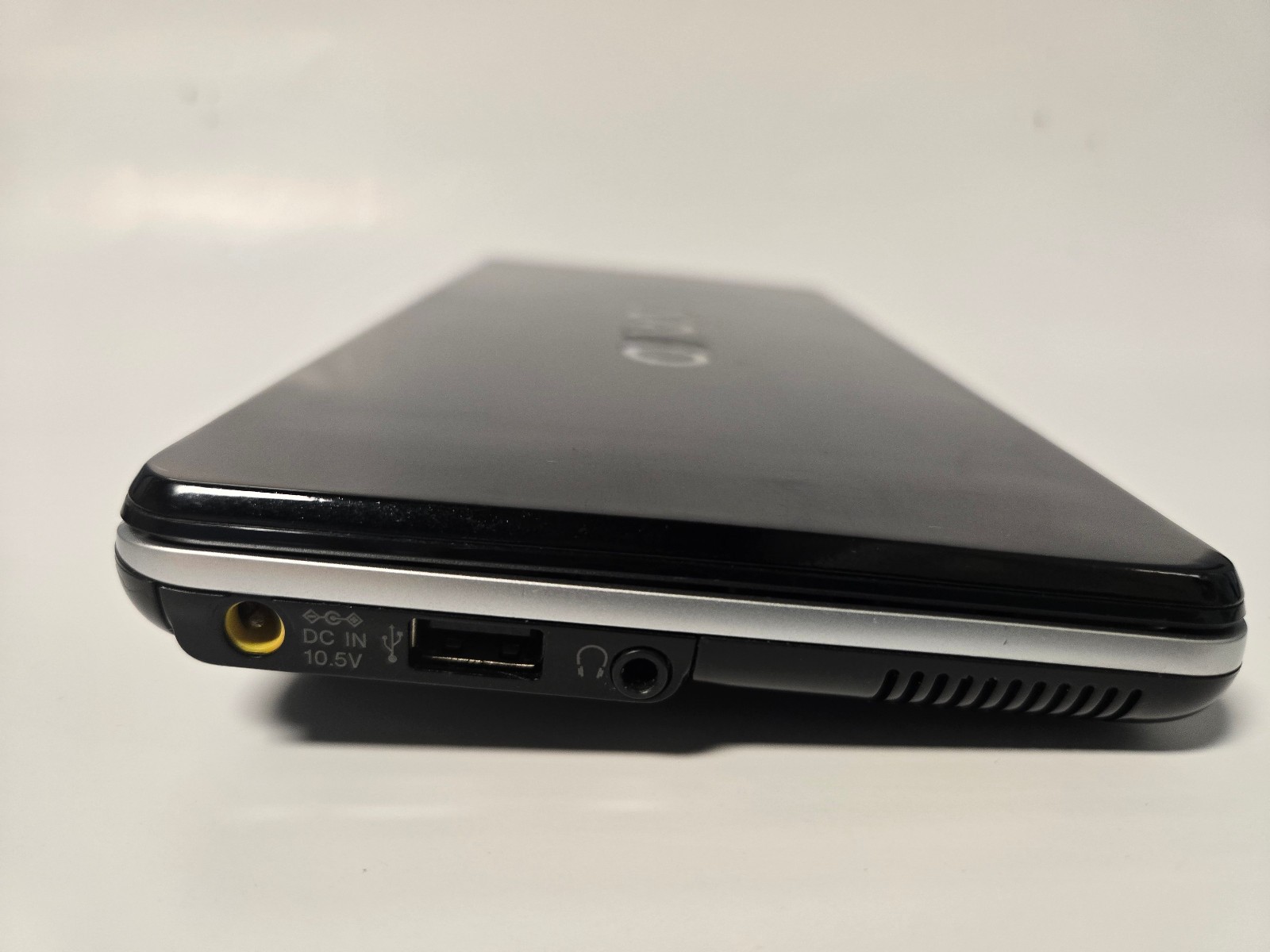 Ultra Portable SONY VAIO P VGN-P50/W Atom Z520 1GB HDD 80GB 8″ UWXGA Lubuntu