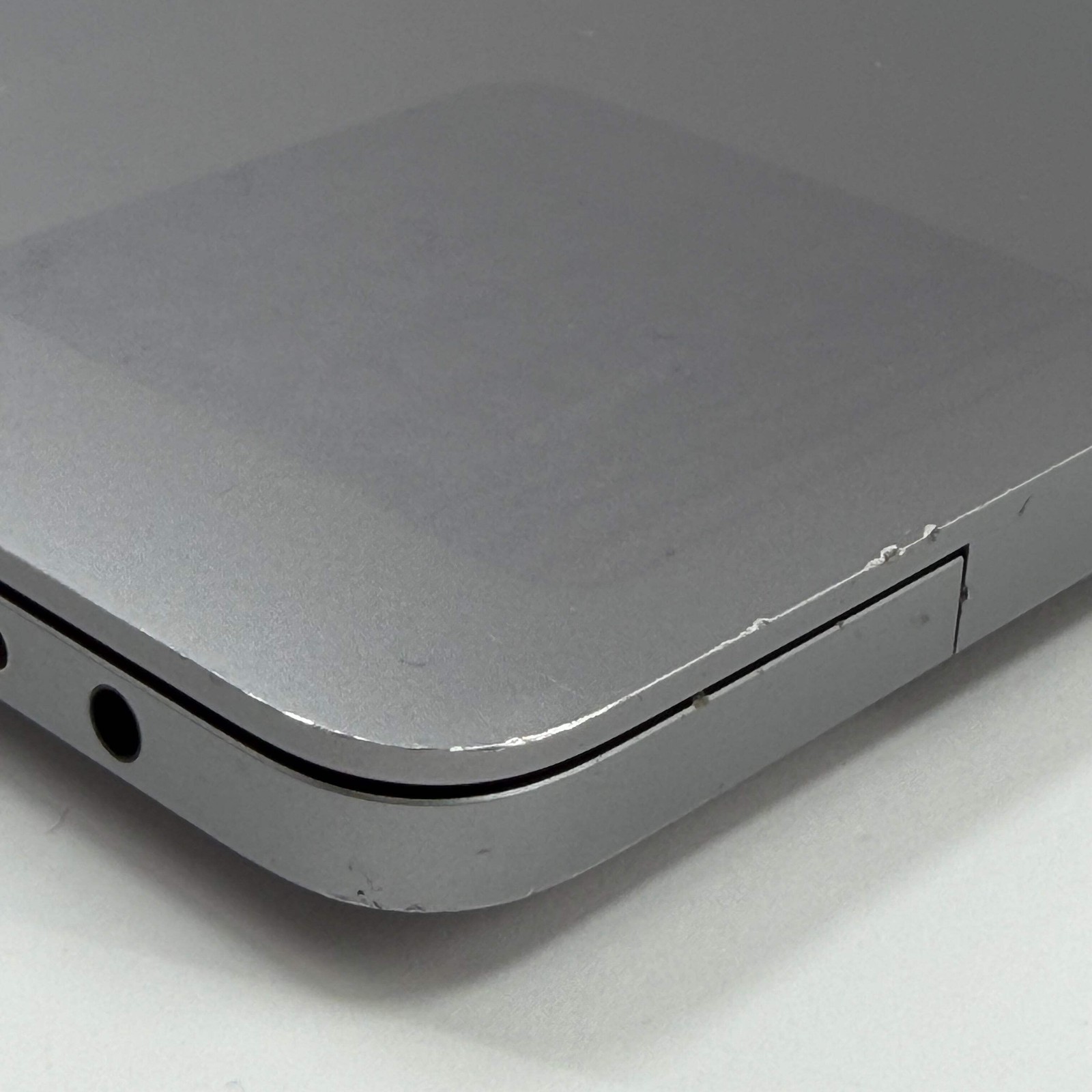 Broken 2019 Apple MacBook Pro 16″ i7 2.6GHz 32GB RAM 512GB SSD Silver A2141 Read