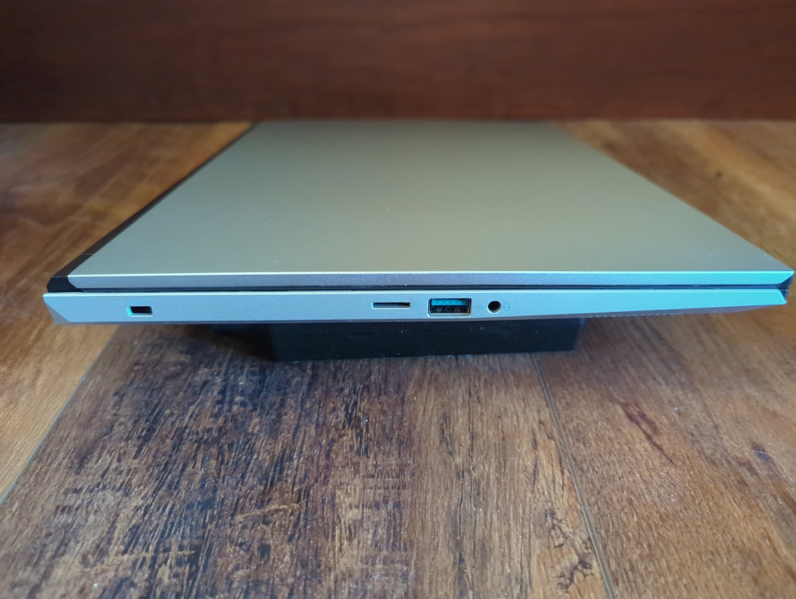 Privacy Academy 14” Laptop: CLEVO, Intel Ultra Core 5 CPU, 1TB SSD, 32GB RAM