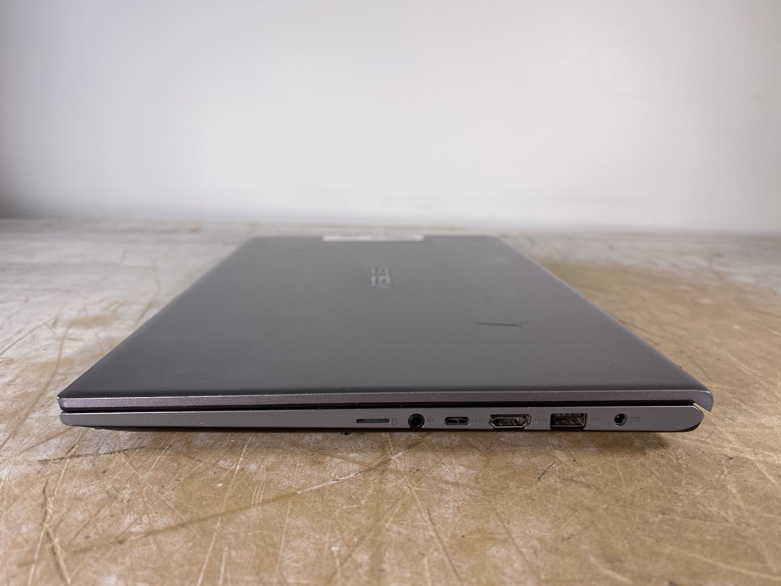 ASUS VIVOBOOK F512J i3-1005G1 @ 1.20 GHz, 12GB RAM, NO HDD/OS