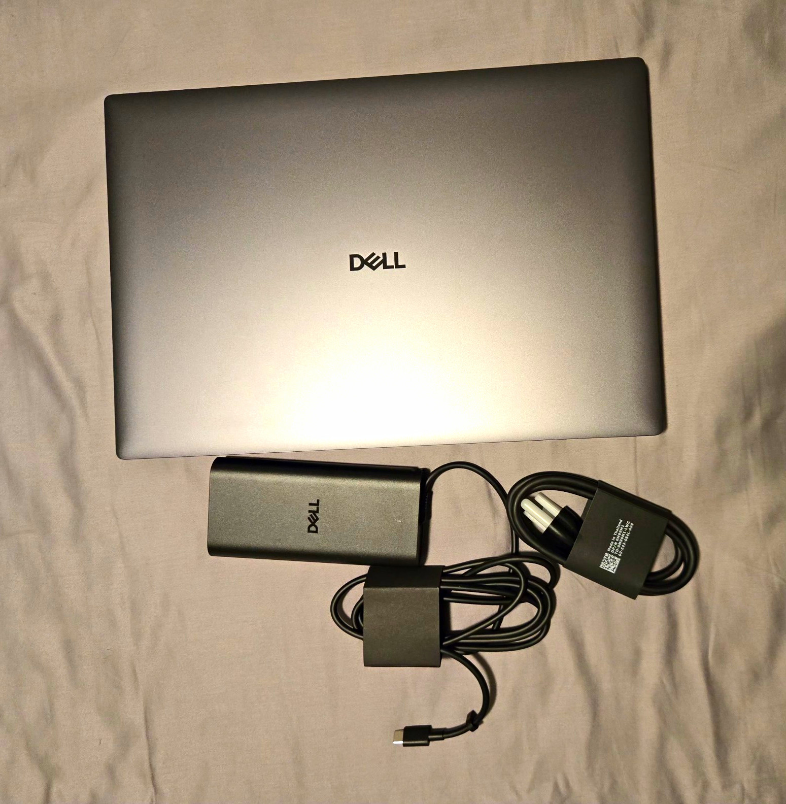 Dell Pro Max 16 Premium 16″ Ultra 7 32GB 1TB SSD RTX 4060 Silver Charger