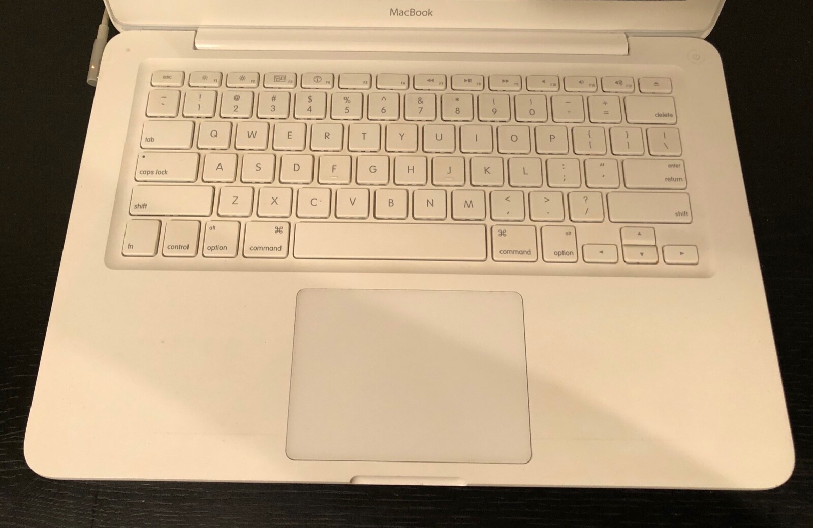 Apple MacBook 13” A1342 2010 2.4GHz/4GB/200GB/NVIDIA 320M – Working Battery!!!