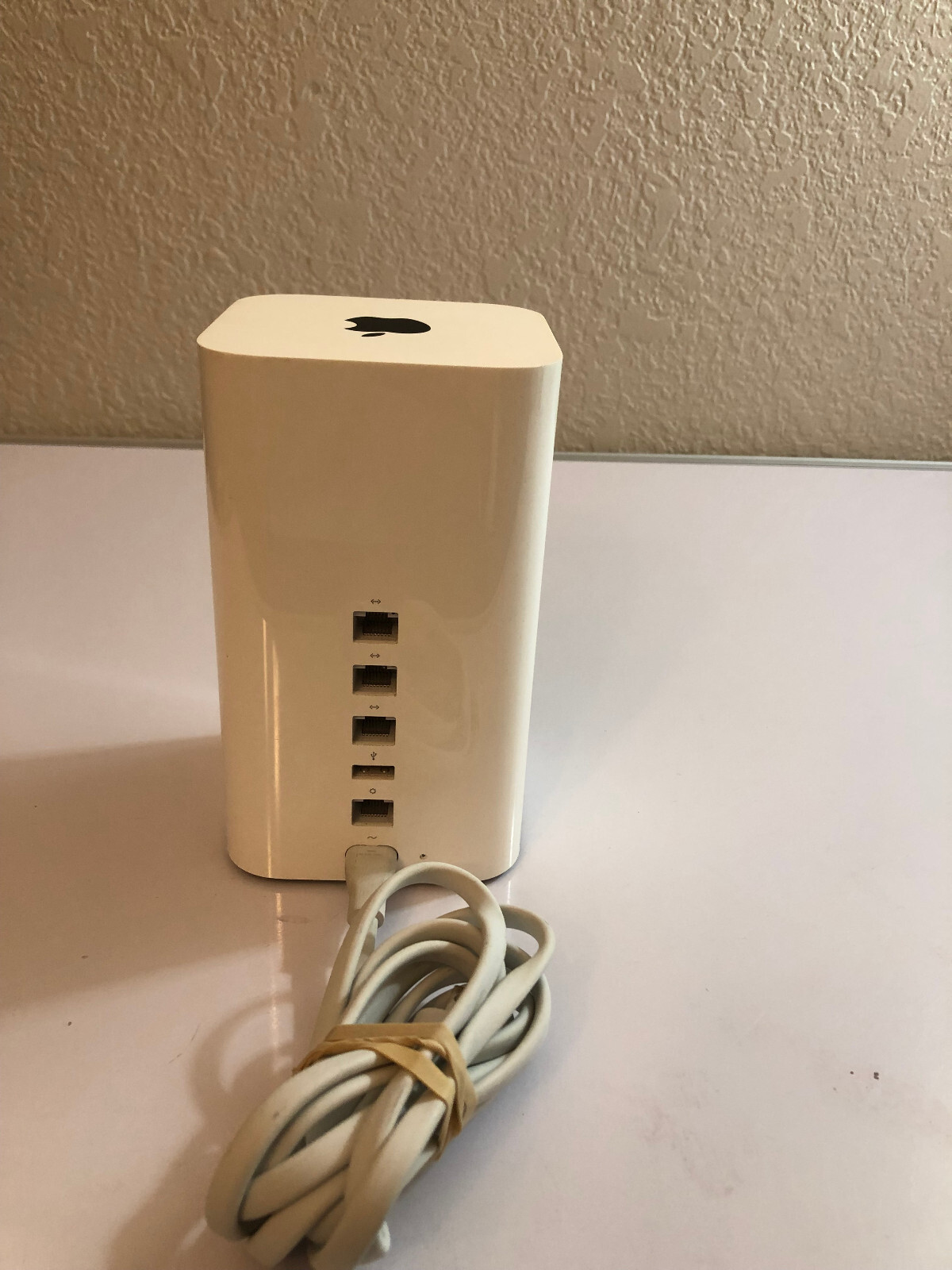 Apple AirPort Extreme Base Station A1521 Power cable may be black or white