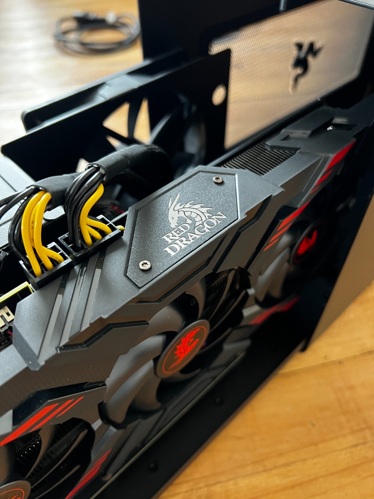 Razer Core X Aluminum External GPU /PowerColor Red Dragon AMD Radeon Vega 56 8GB